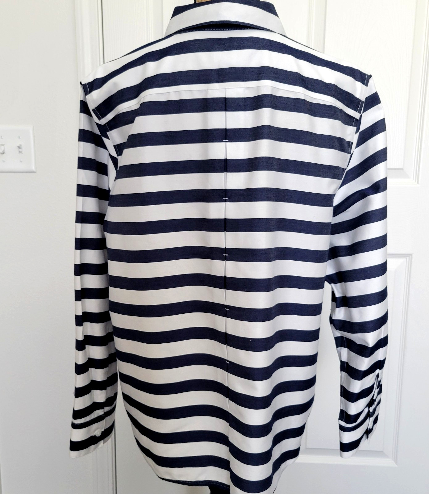 Chicos Shirt Womens 3.5 US XL 18 White Blue No Iron Stripe Pleated Stitch Back