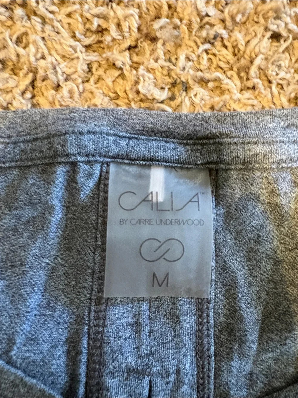 Calia By Carrie Underwood Size Medium Long Sleeve Performance Tee Splitback