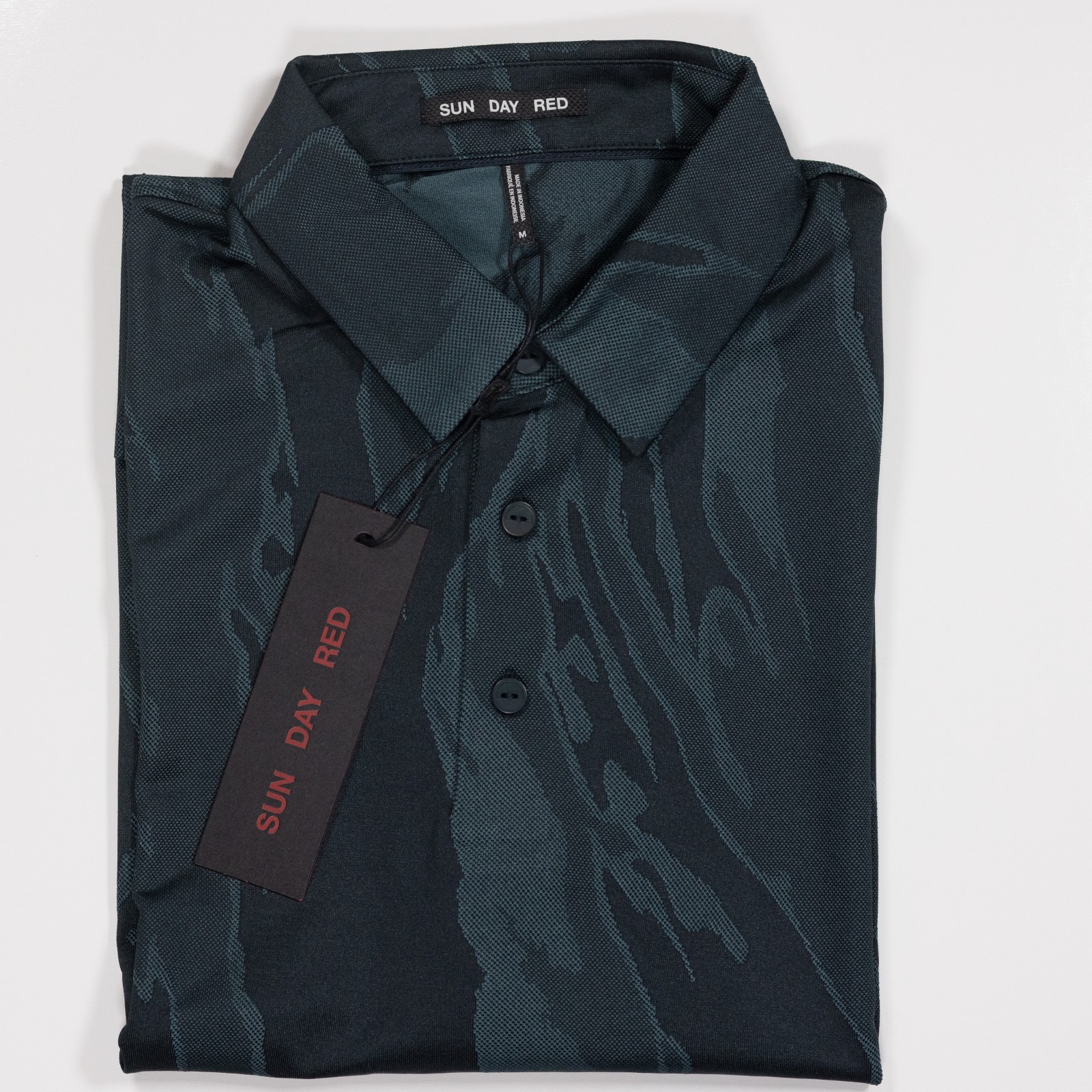 Sun Day Red Tiger Woods Abstract Camo Polo Shirt Medium Black Green NWT Golf