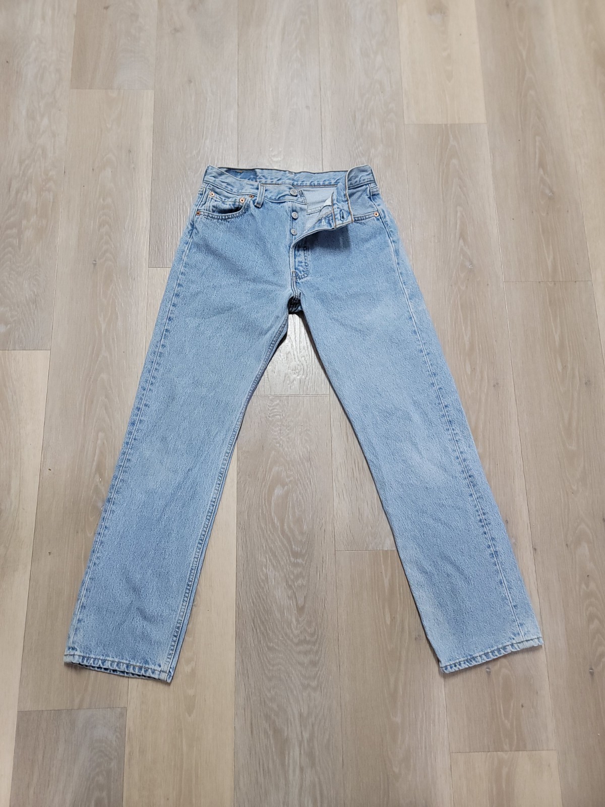 90s Made In USA Levi’s 501 Button Fly Light Wash Blank Tab Fits 28×30