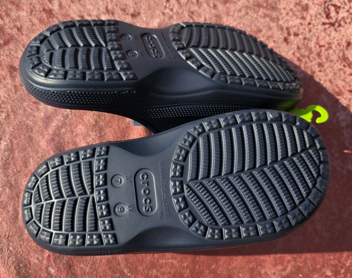 Crocs Iconic Baya Classic Sandals in Dark Navy M7/W9 NWT Original Packing (B-68)