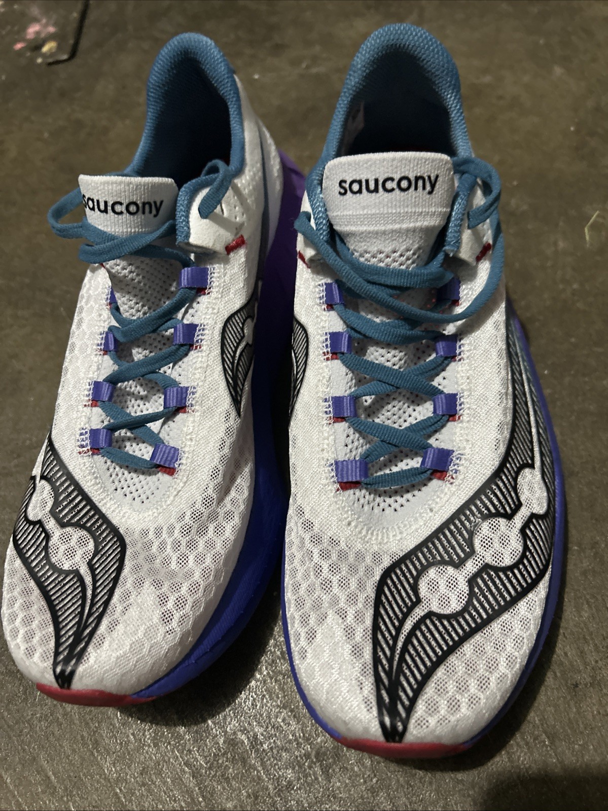 Men’s Saucony Endorphin Pro 4, White/Shadow, MENS SIZE 10 US