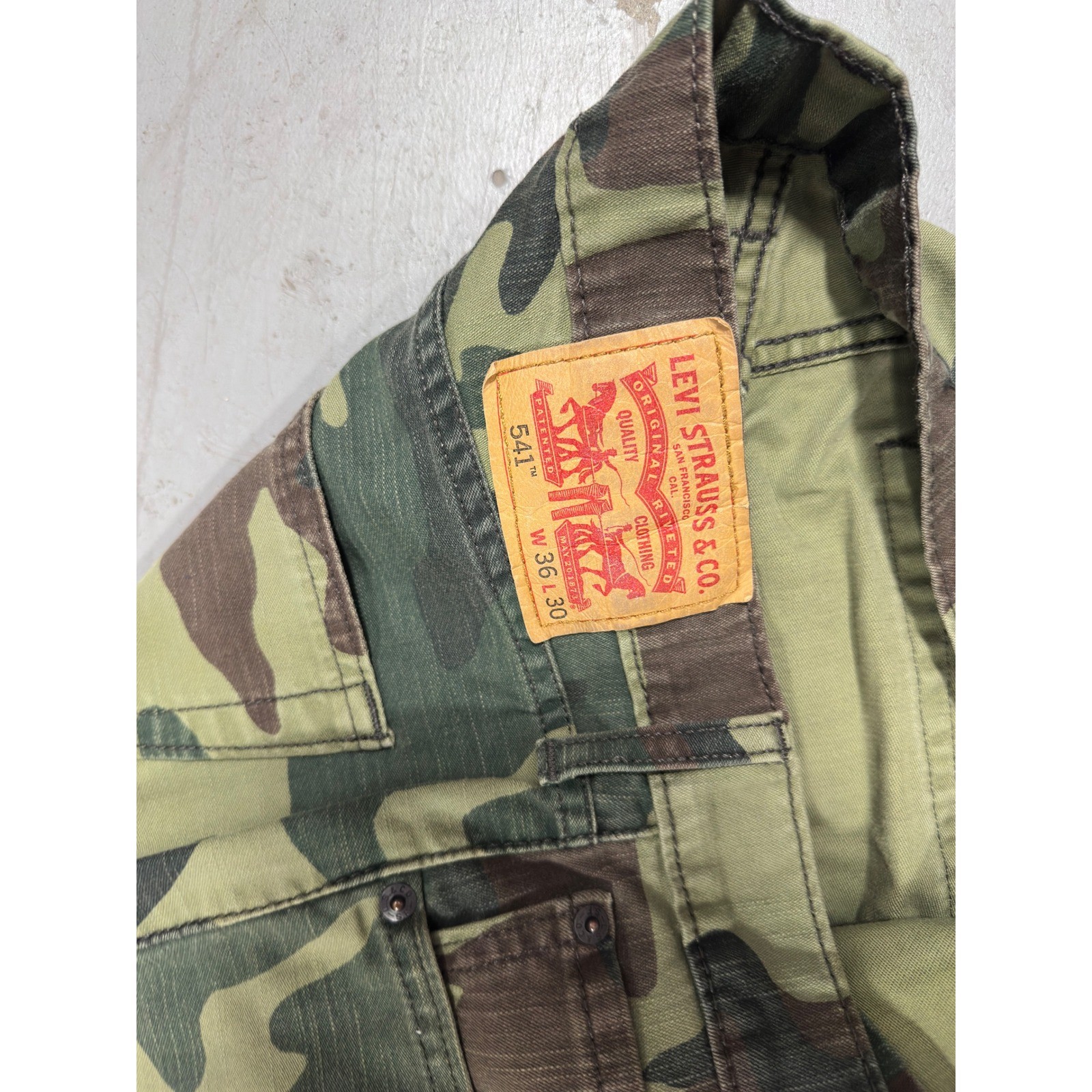 Levis 541 Athletic Taper Camo Pants Mens 36×30 Woodland Camouflage Trousers