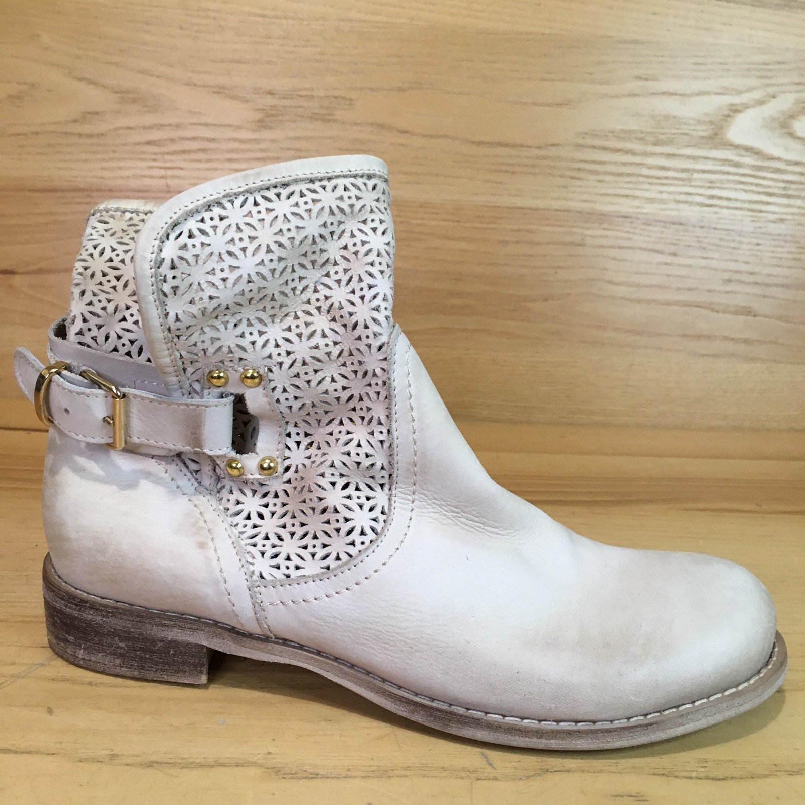 Max & Moi By Lederer Tan Ivory Perforated Leather womens Boot EU 40 US 9-9.5