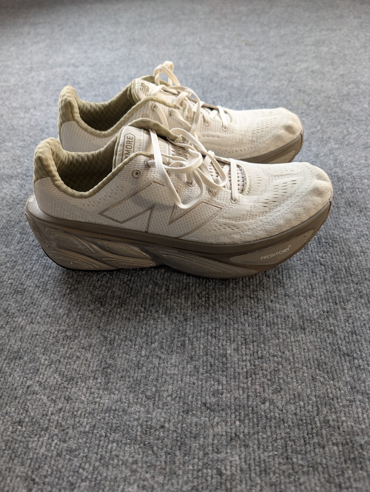 New Balance Fresh Foam X More v5 Moonbeam MMORHL5 Mens Size 11 / Womens 12.5