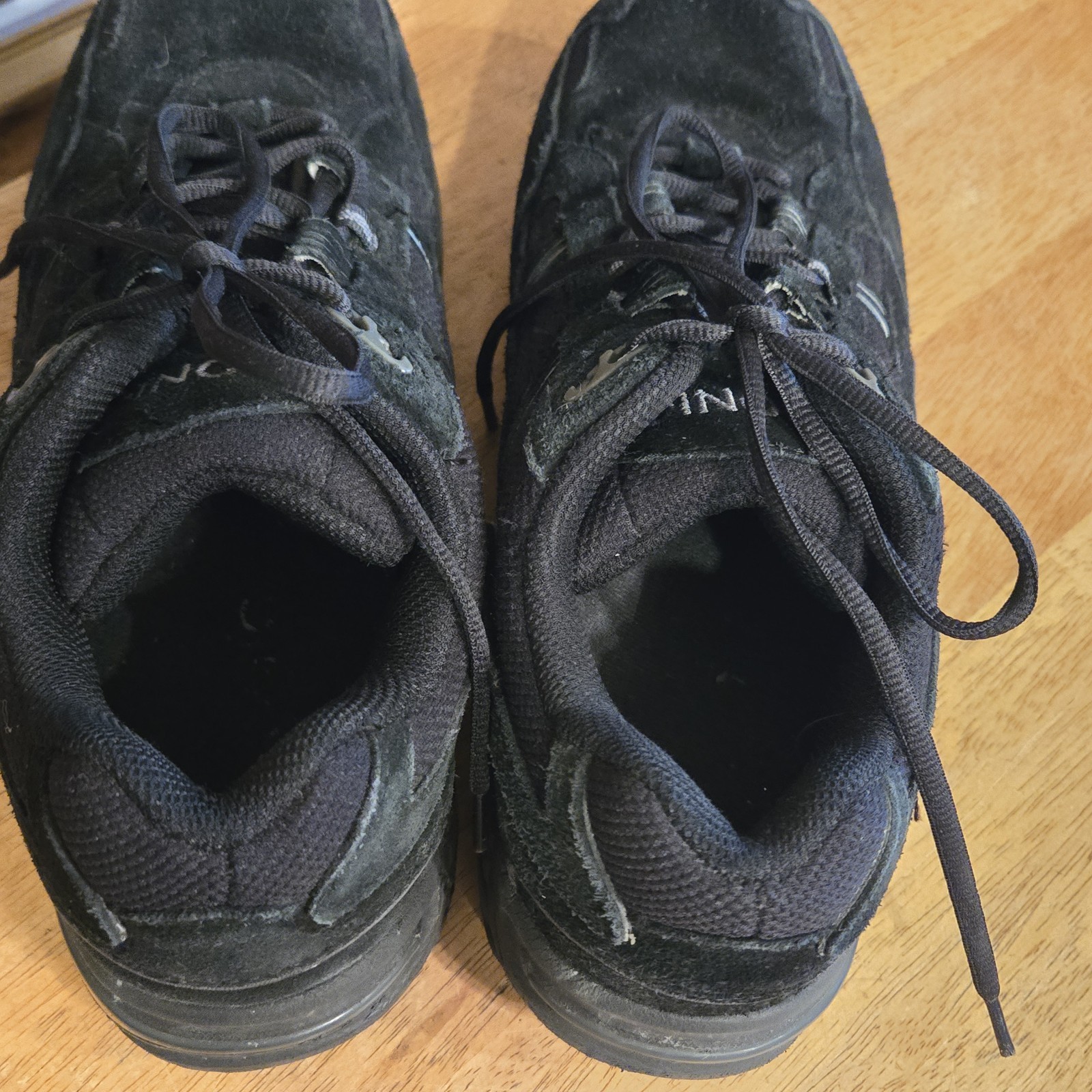 Vionic 23Walk Women’s Black Suede Athletic Walking Shoe Size 9 WIDE Lace-Up
