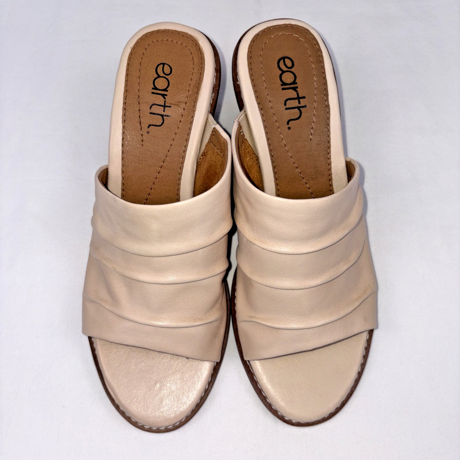 NEW Earth Leather Ruched Light Tan Block Heel Mules Narrow Toe Opening Size 6.5