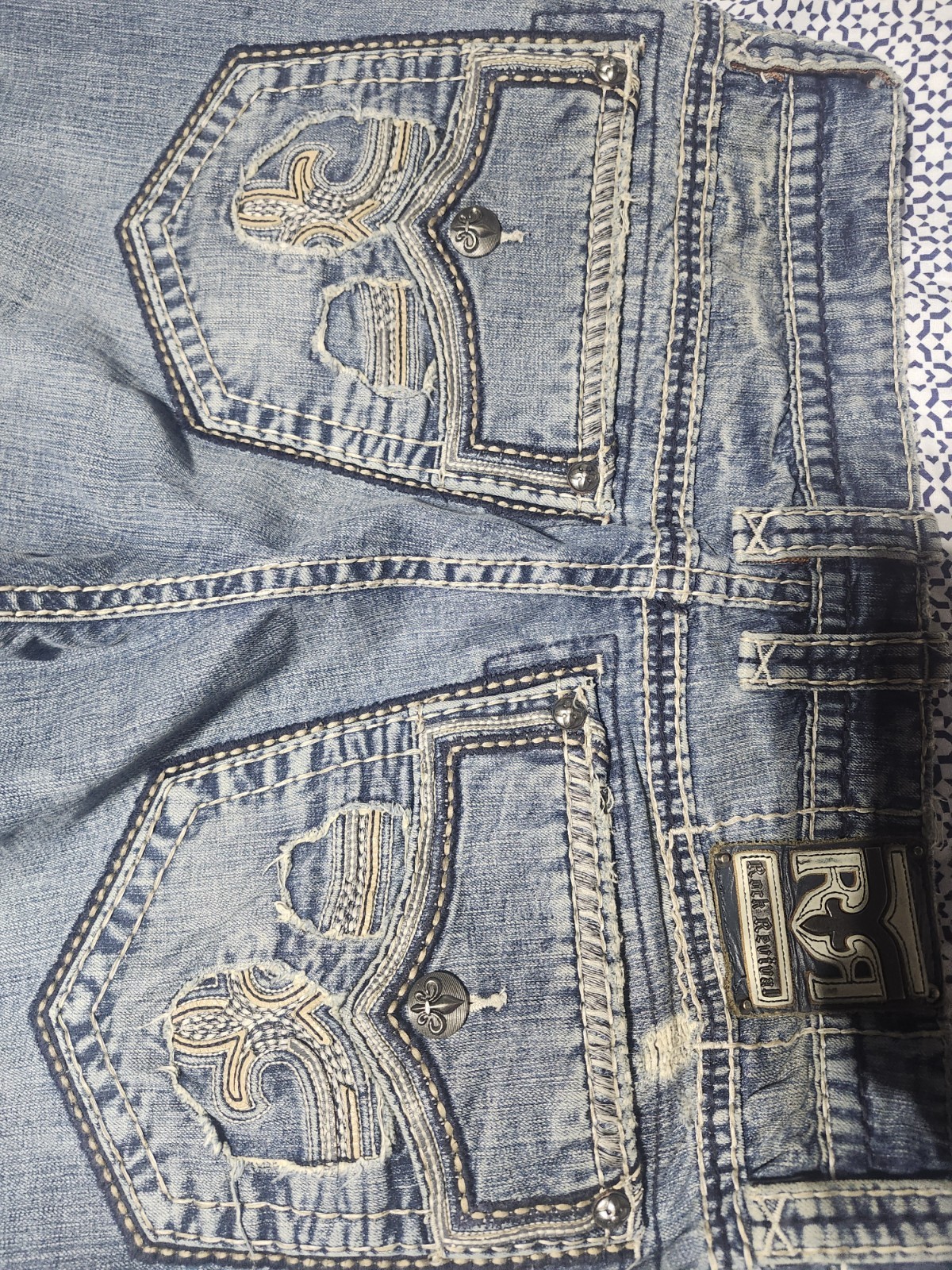 Rock Revival Men’s Medium Wash Blue Distressed Taper Jeans Embroidered Logo