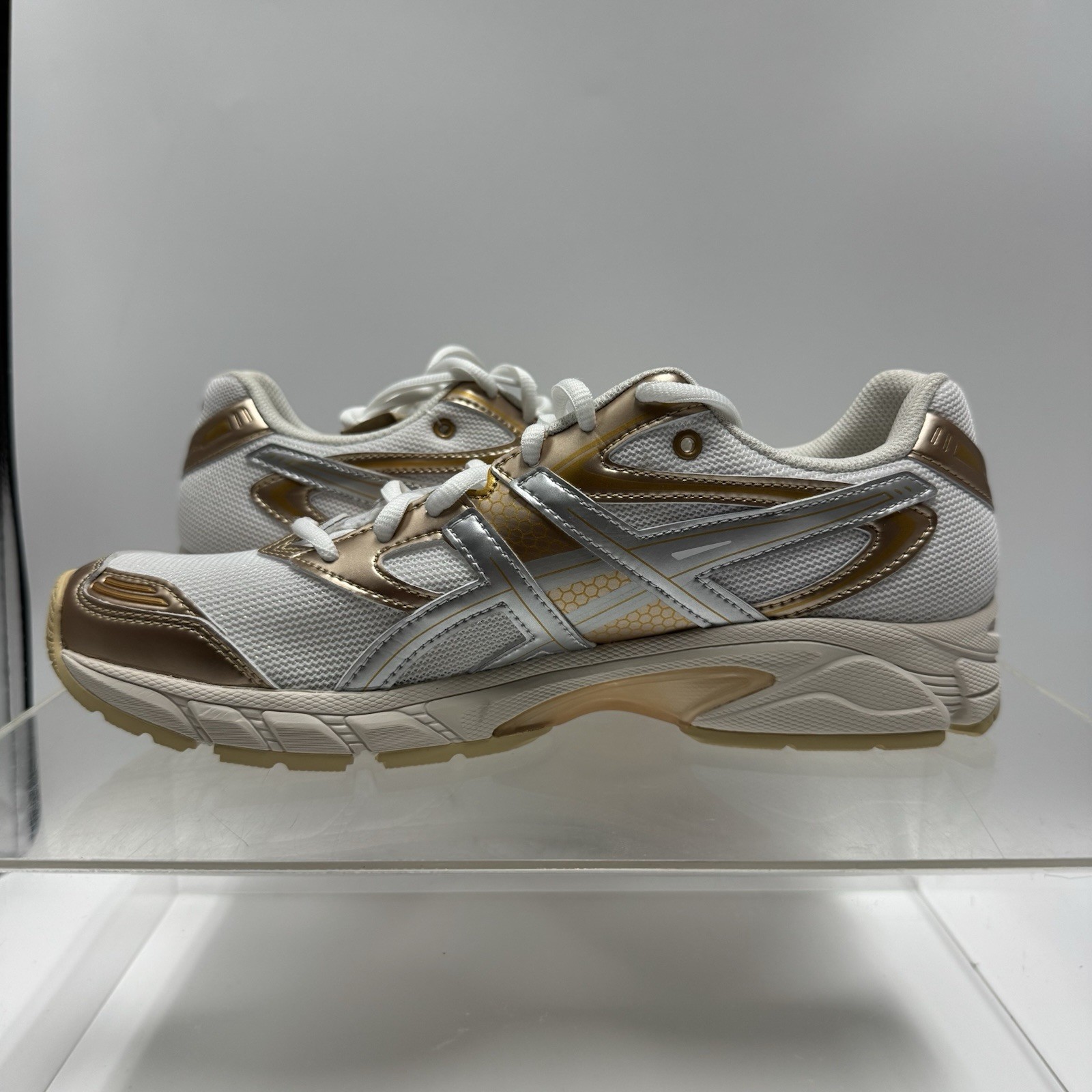 Brand New Asics Gel-DS Trainer 14 1203B102-100 White Silver Gold Men Size 8.5