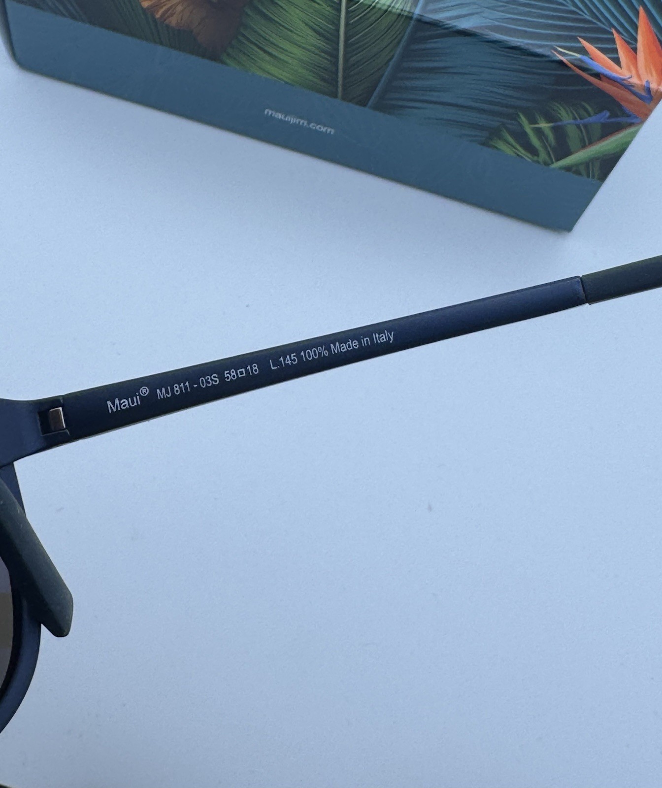 Maui Jim LELE KAWA B811-03S – Dark Navy Stripe / Blue Hawaii Lens
