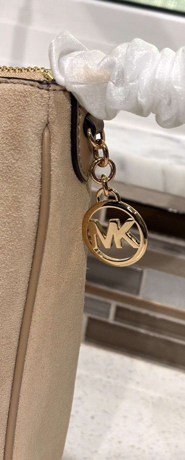 MICHAEL KORS NAYLA MEDIUM ZIP MESSENGER CROSSBODY BAG TOTE MK CAMEL SUEDE GOLD