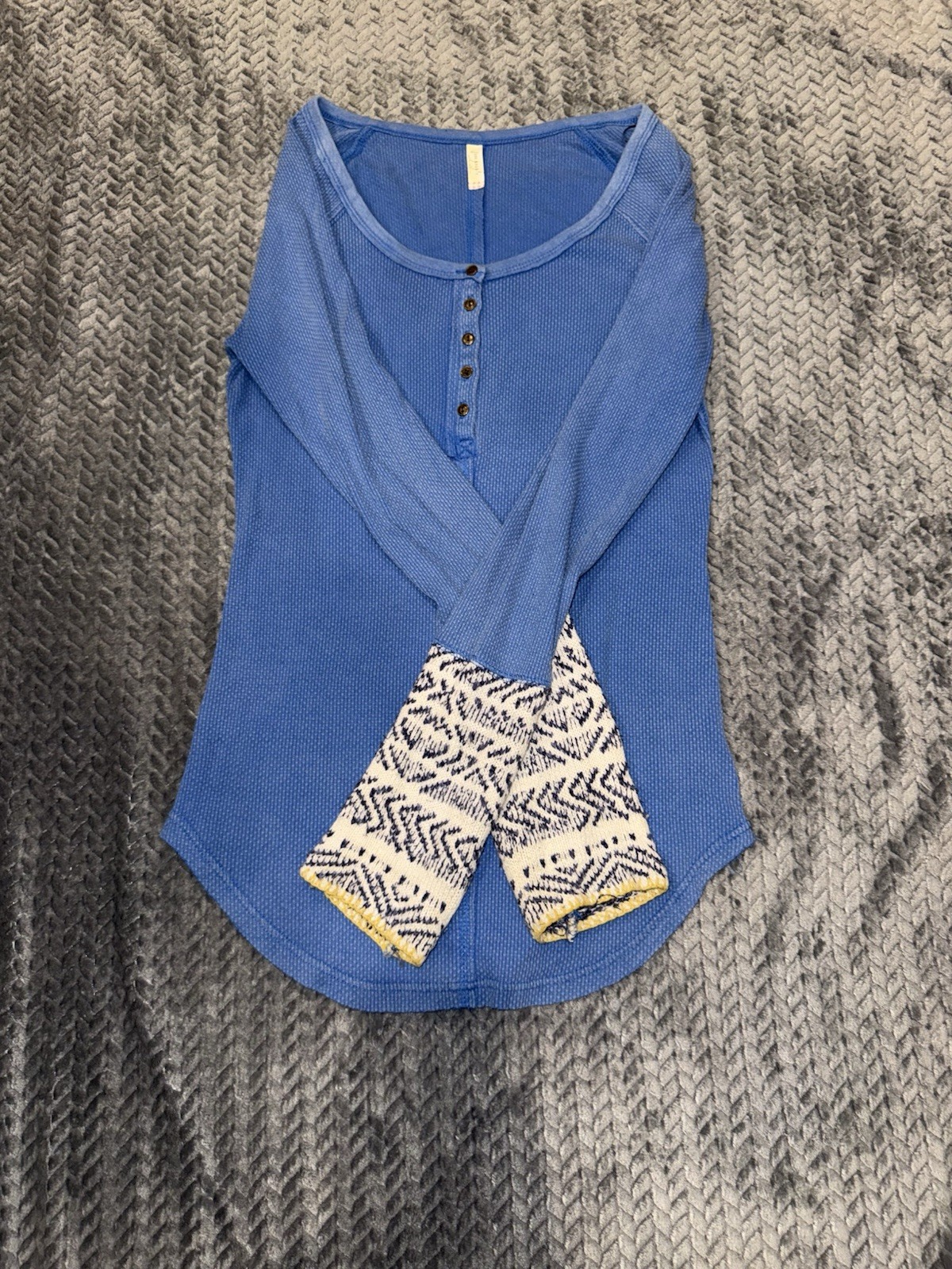 Free People “Alpine Cuff” Thermal Henley In Royal/Sky Blue L