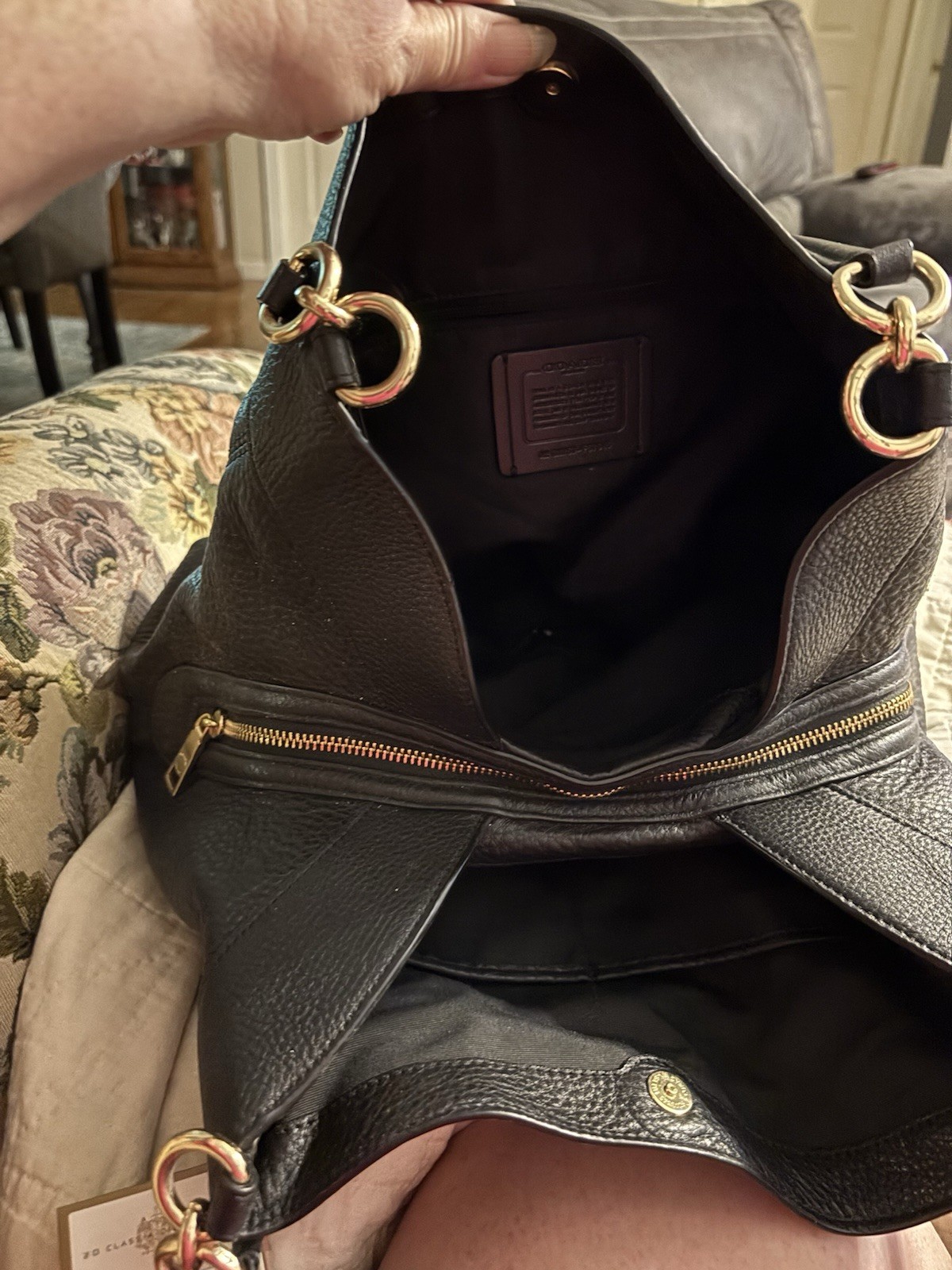 Coach Black Pebbled Hobo Shoulder Bag Zip Magnetic Lined Inner Pockets Gold