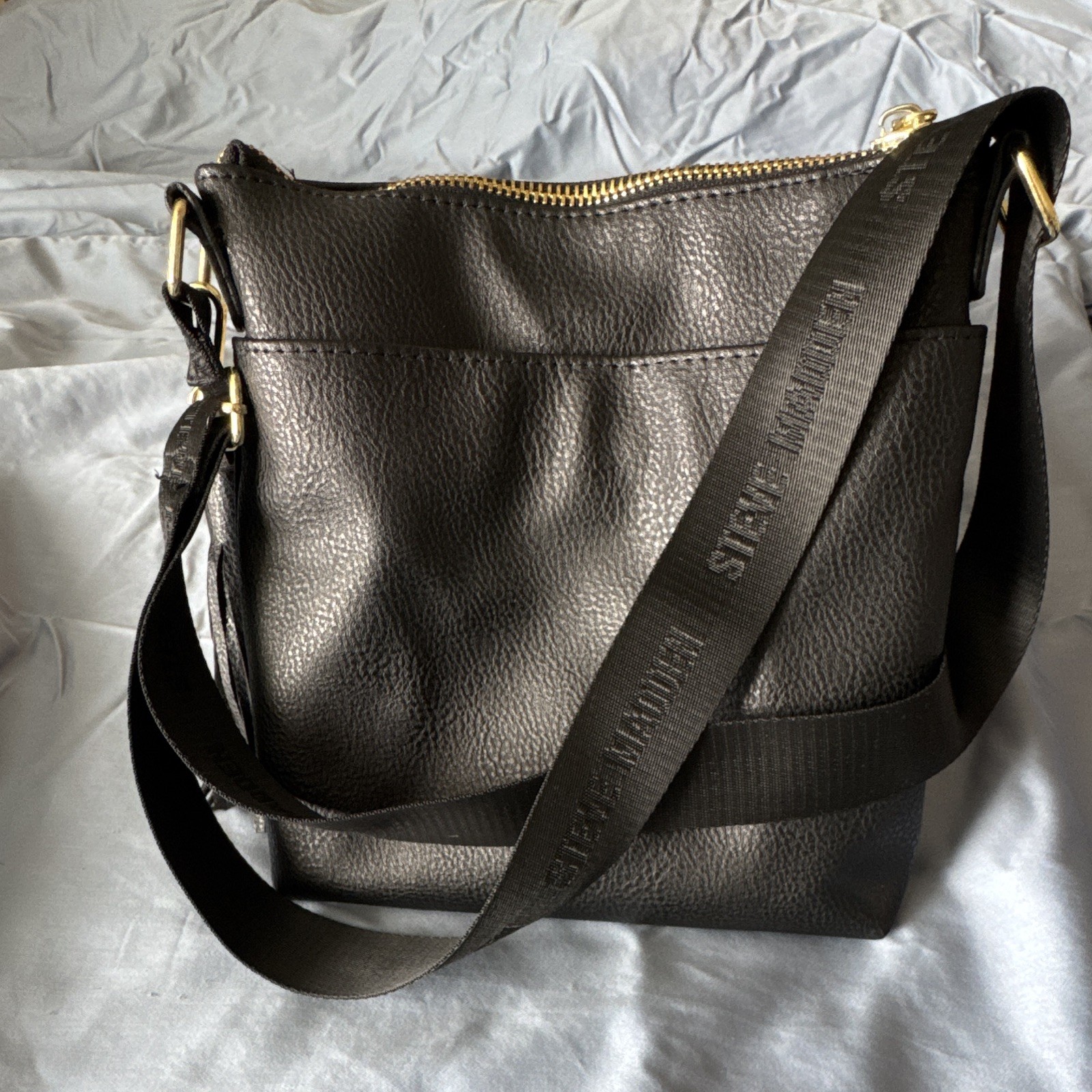 Steve Madden Black Logo Crossbody Bag Tassel Gold Hardware Zip Detachable Strap