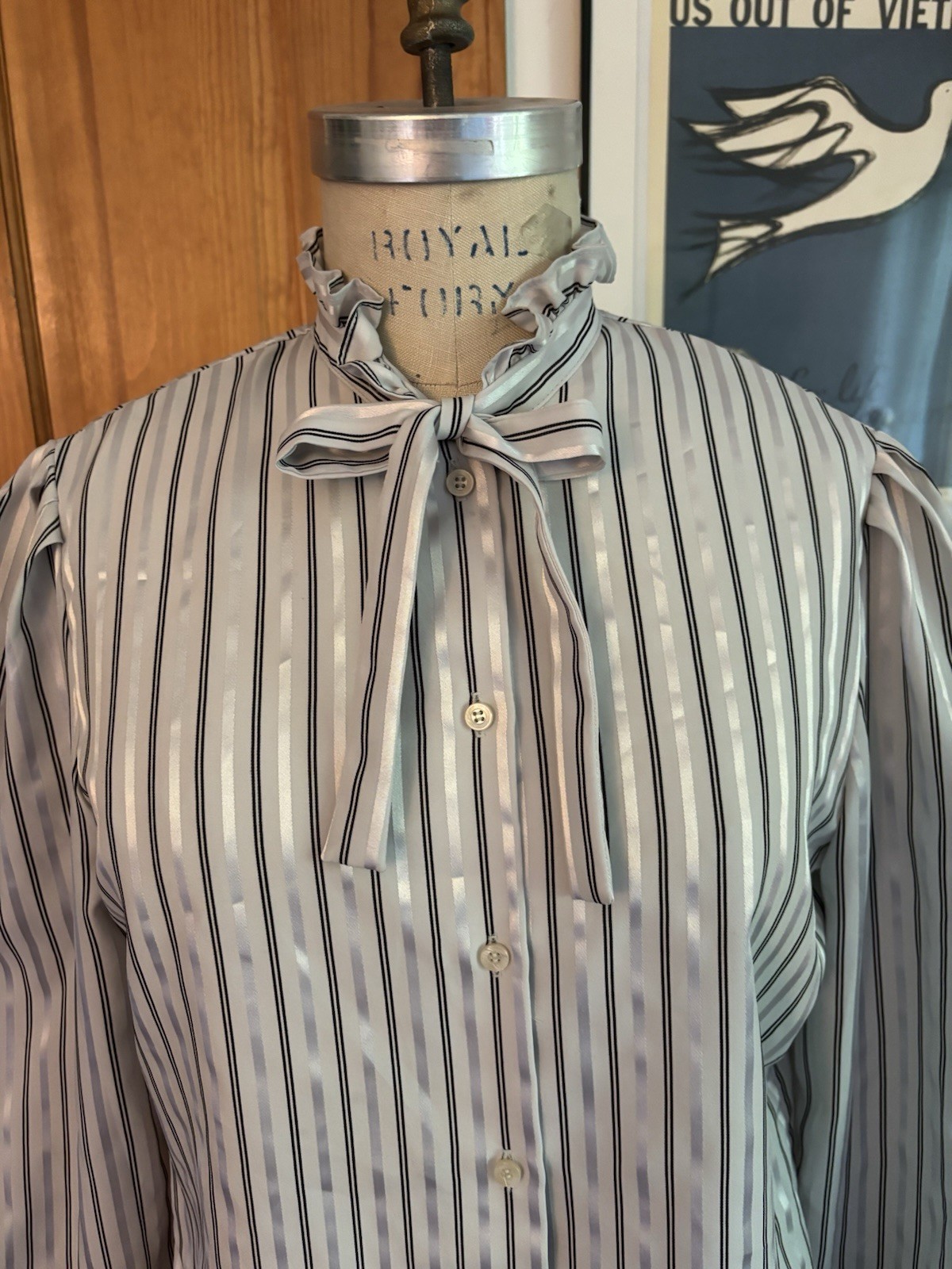 White Stag Vintage BOw Blouse In Grey And Black. Size 16, Fits Like A 10.