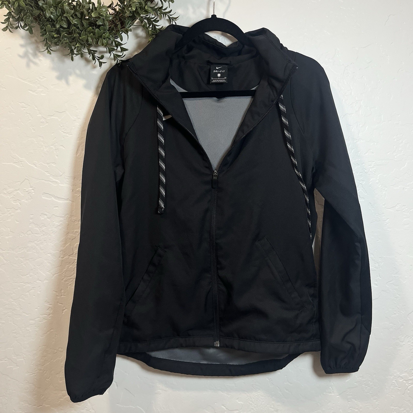 Nike Dri-FIT Hooded Jacket Men’s S Black Full Zip Running 897173-010