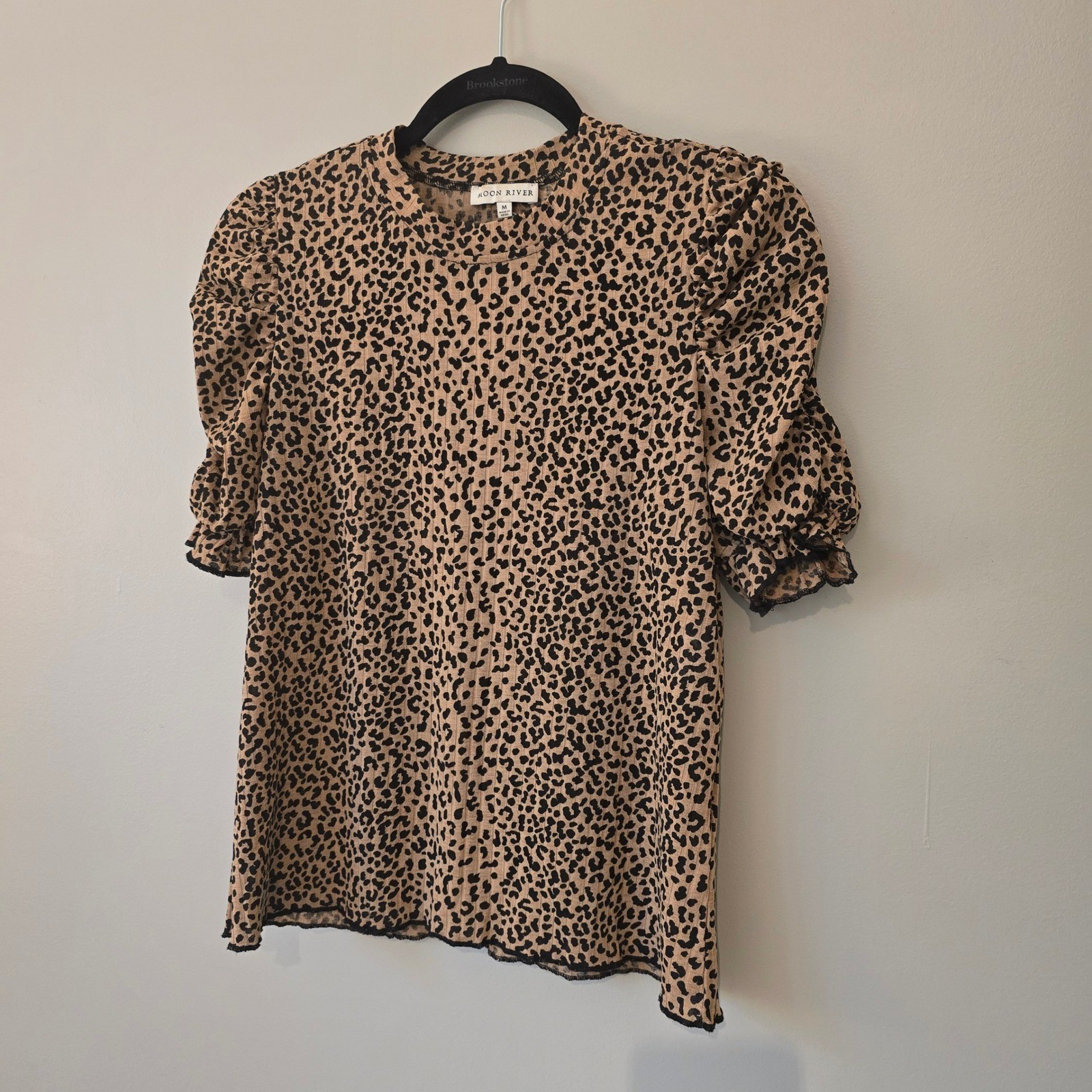 Moon River Leopard Print Puff Sleeve Ribbed Knit Top Brown Tan MR5277 Medium