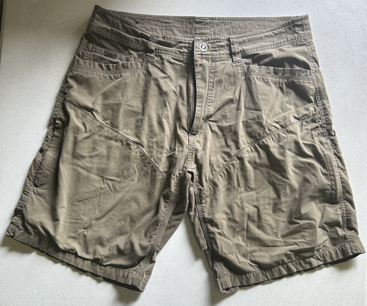 KÜHL Men’s Beige Cotton Nylon Canvas Cargo Shorts Flat Front Zip Pockets Logo