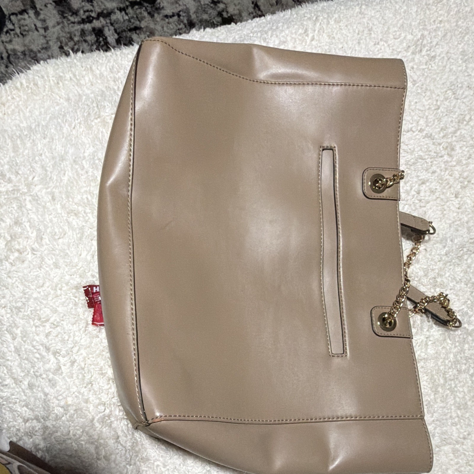 GUESS Quilted Beige Shoulder Bag Gold Chain Strap Zip Top Lined Pockets