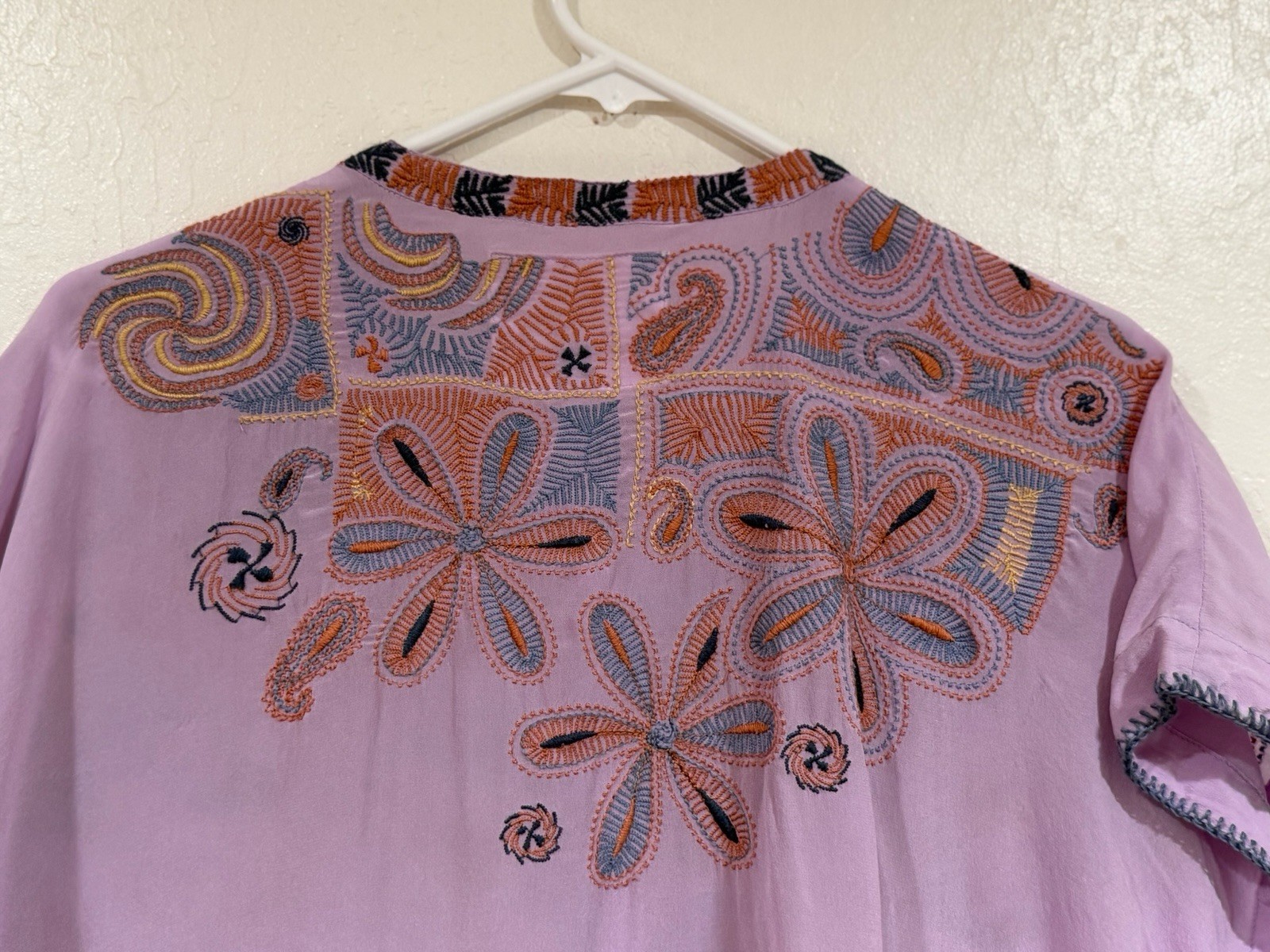 Johnny Was Biya Silk Embroidered Boho Blouse Lavender Purple Floral Henley L