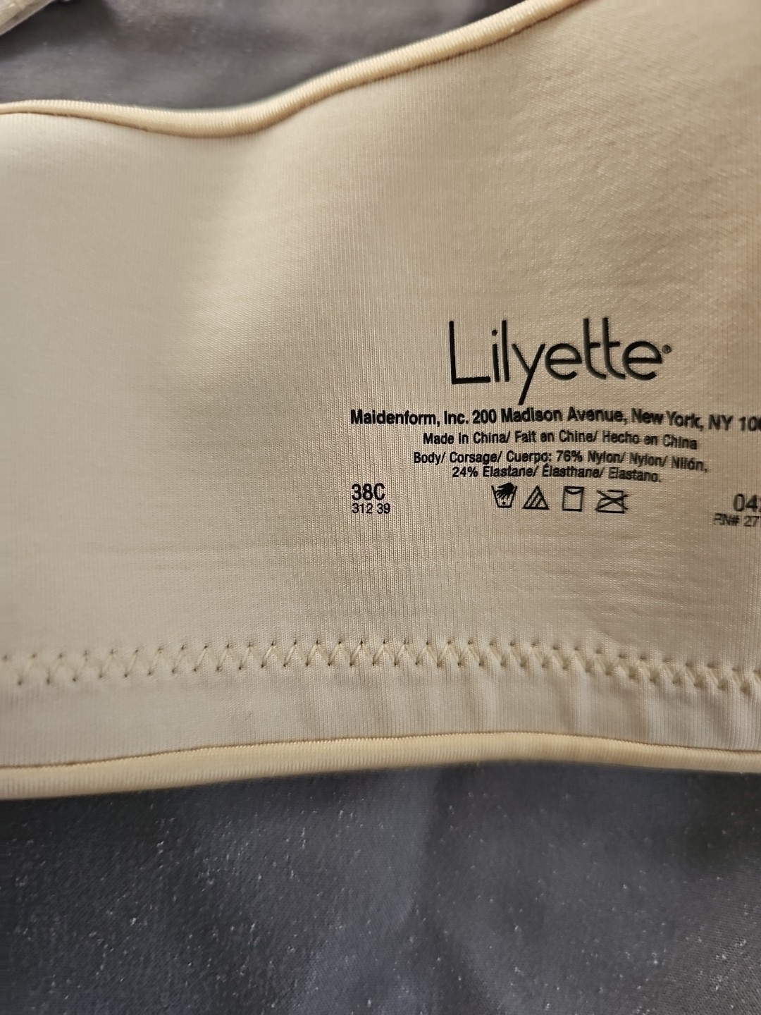 Lilyette Back Smoothing T-shirt Bra Ivory size 38C Underwire Adjust. Staps Lined
