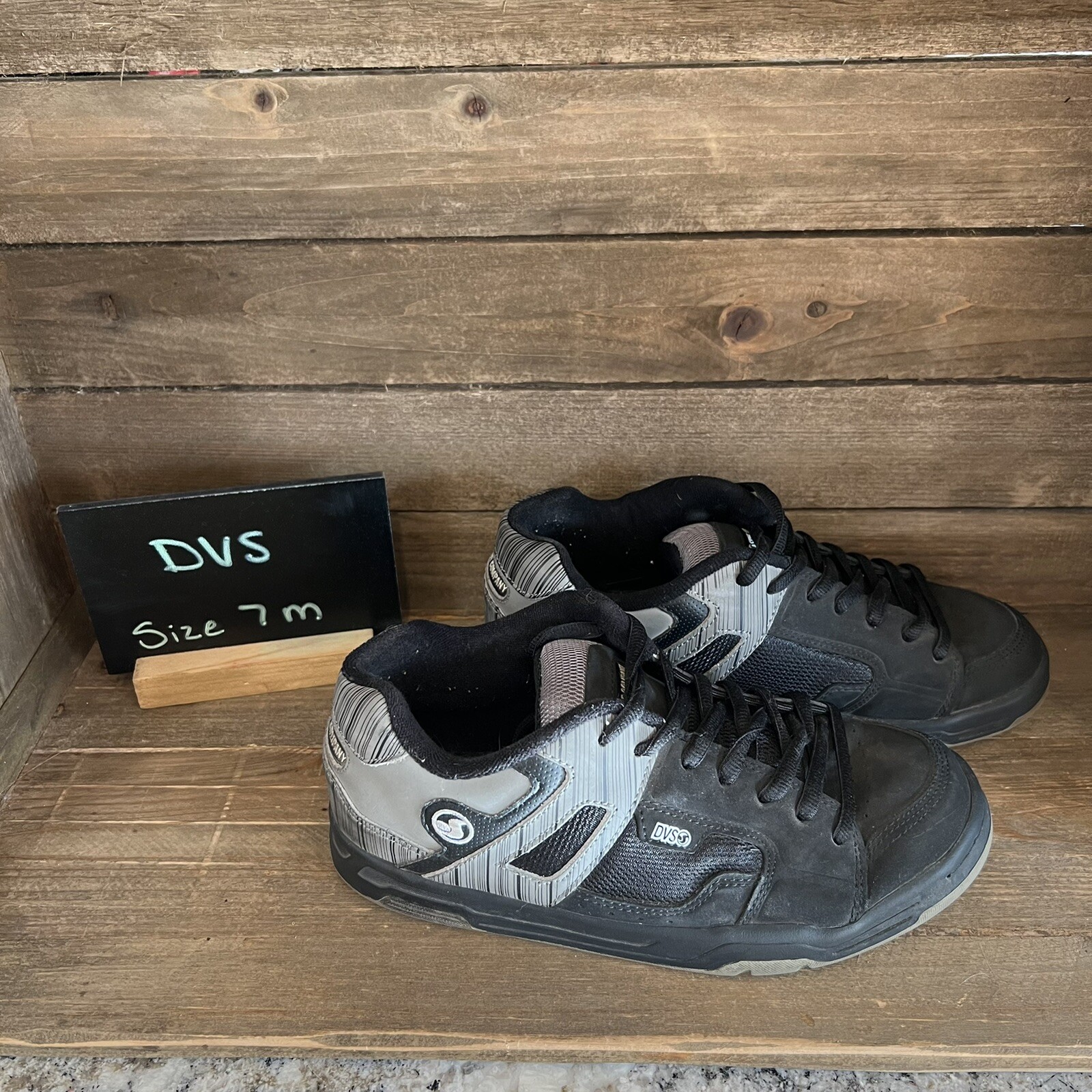 Mens DVS Shoe Company Enduro Heir Black Skateboarding Sneakers Size 7 M GUC