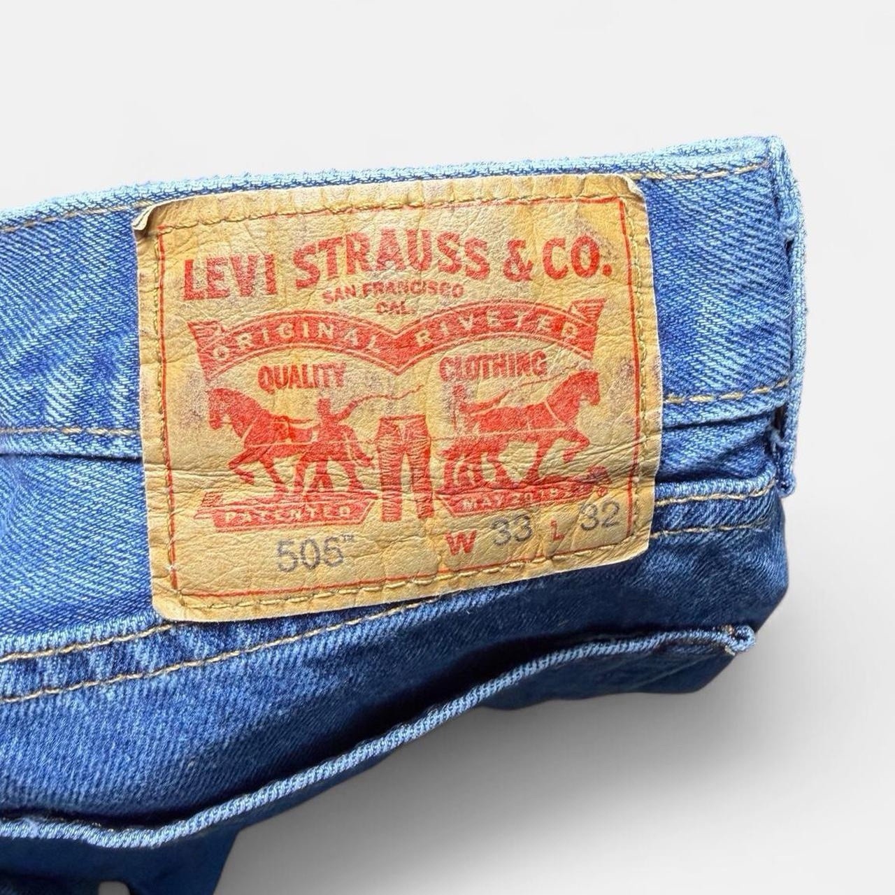 Levi’s Men’s Blue Light Wash Denim Straight Fit Jeans 5-Pocket Mid Rise