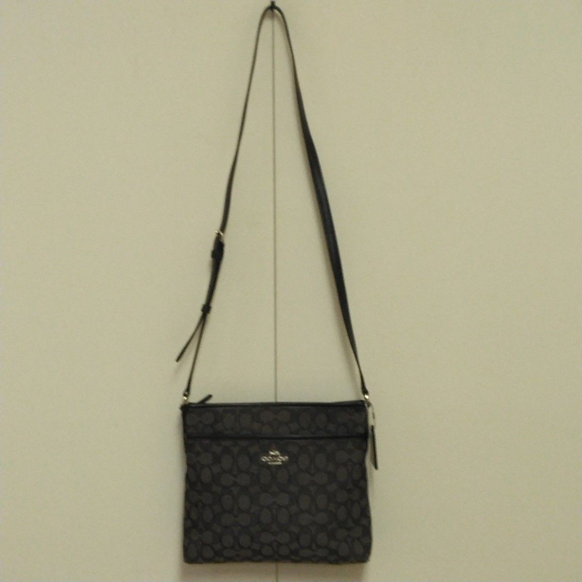 COACH Signature Shoulder Bag F29960 14a