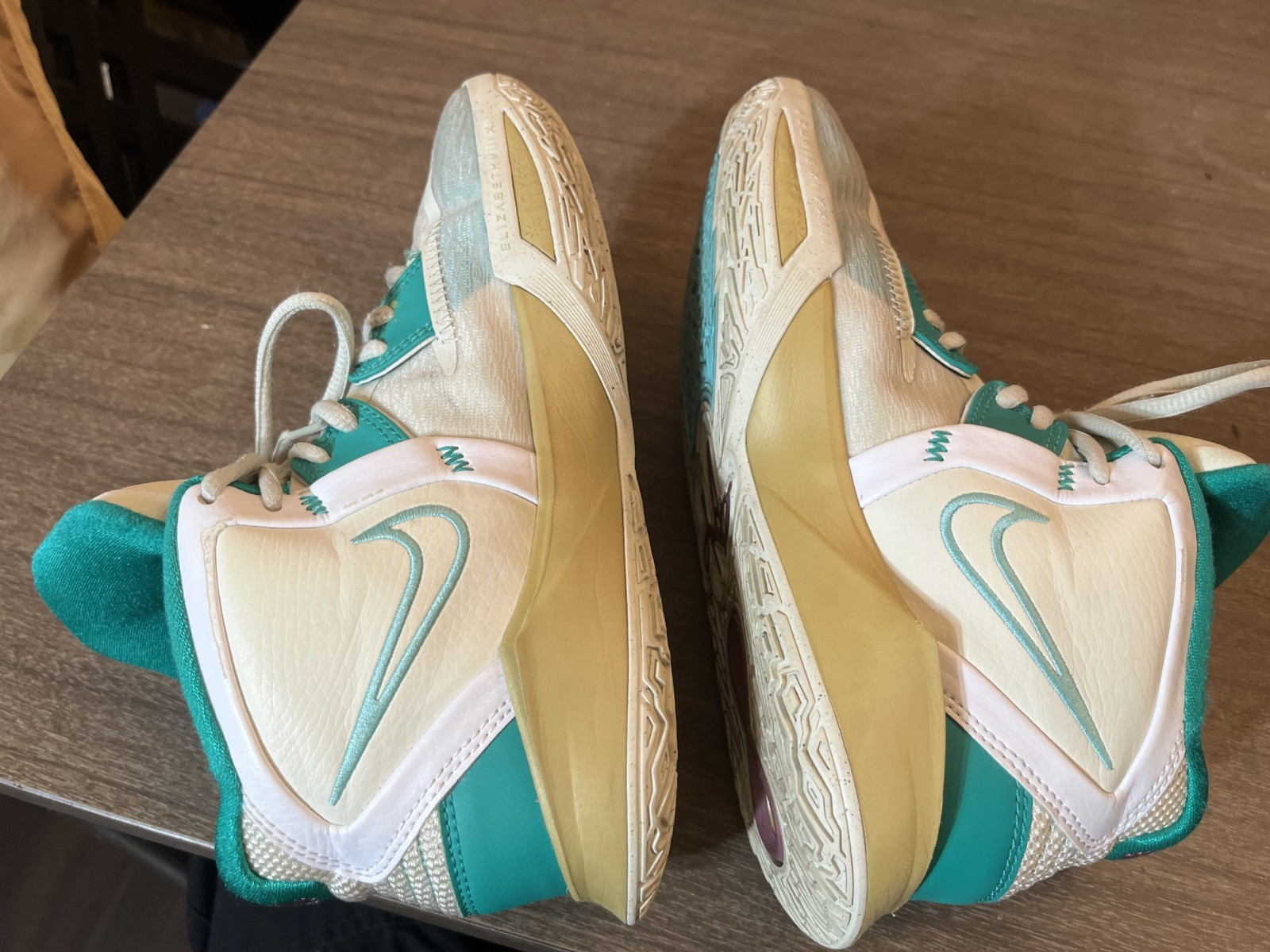 Nike Kyrie Infinity GS Keep Sue Fresh Golden Tribute DD0334-002 Size 6.5Y
