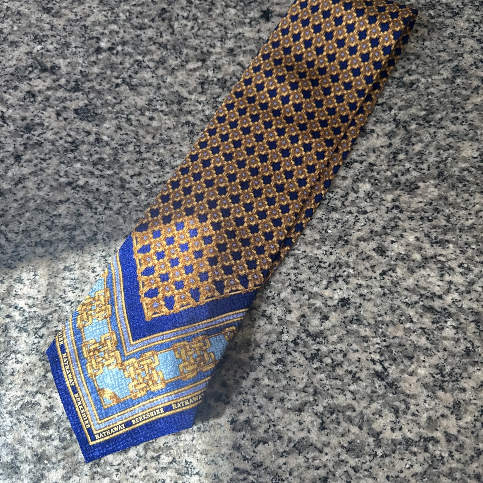 Berkshire Hathaway BRK Vineyard Vines Tie 100% Silk Blue From Annual Meeting