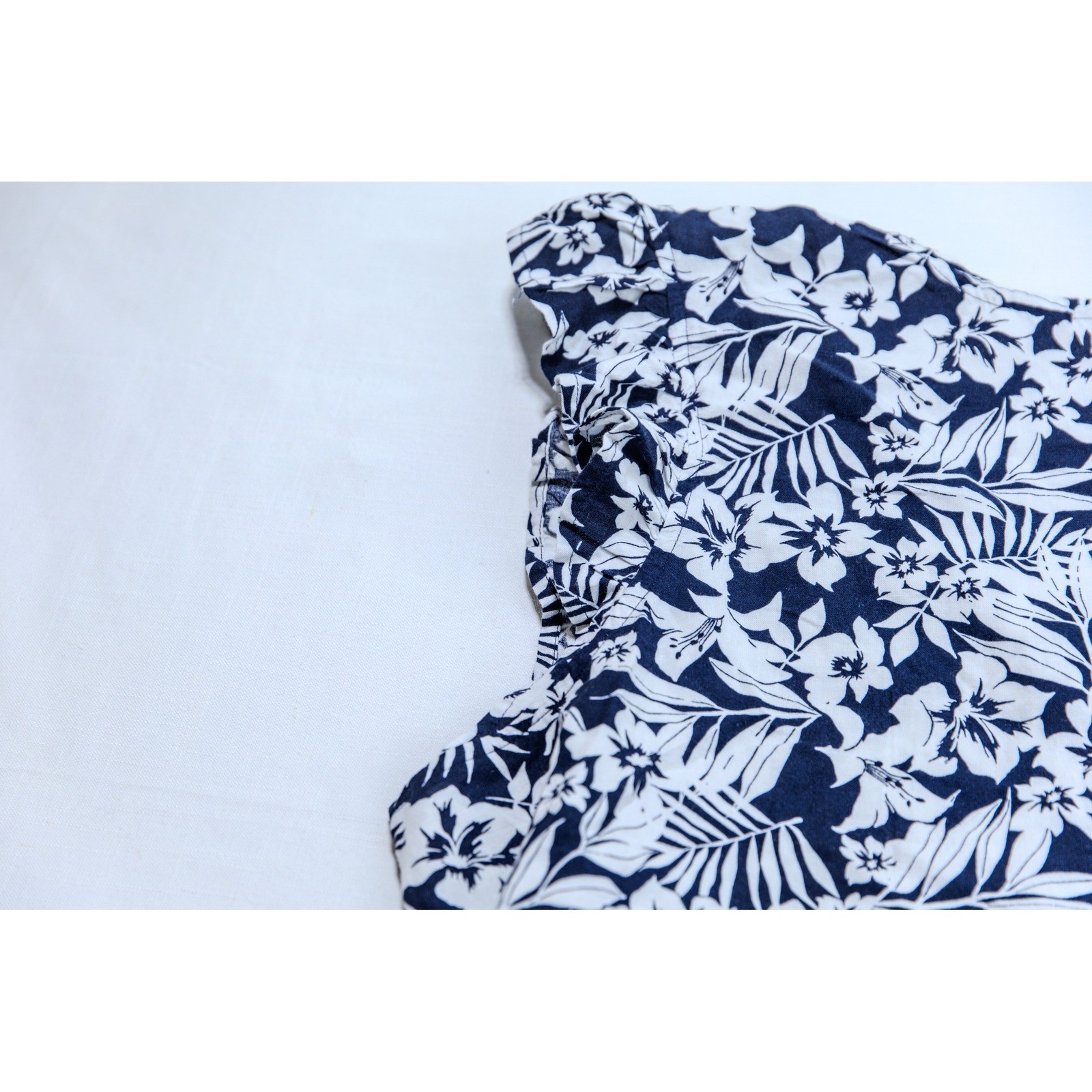 St Johns Bay Navy Blue White Tropical Floral Linen Blend Ruffle Top 3X 70807-3