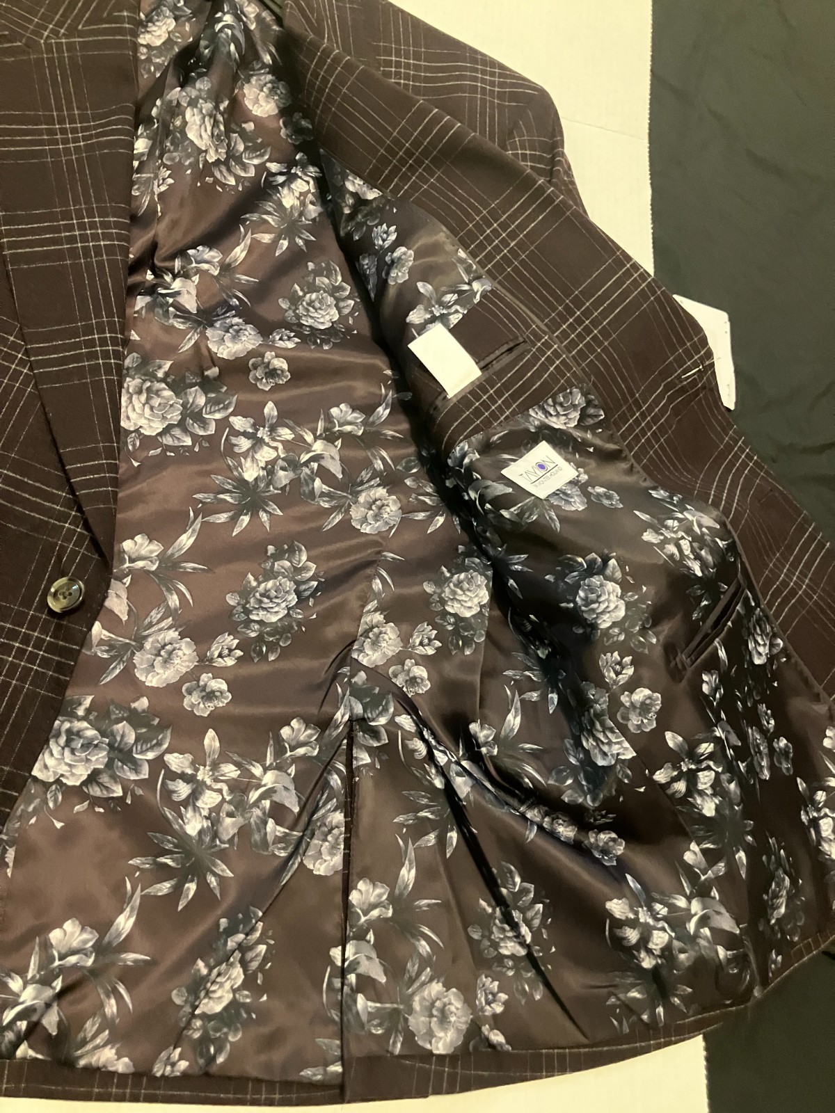 $360 Tayion Collection Men’s 42S Classic-Fit Plaid Suit Jacket Burgundy BNWT