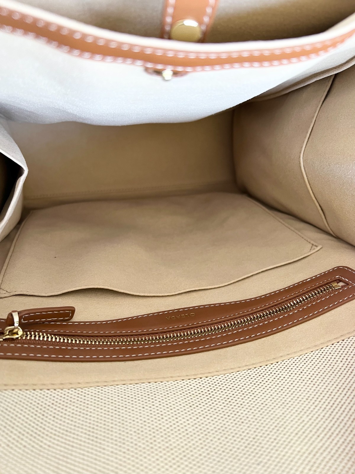 Oleada Coast Backpack Canvas & Vegan Finish in color Sand