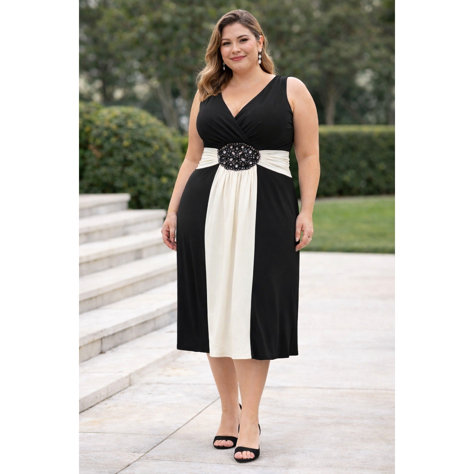 Jessica Howard Black and Ivory Evening Gown Size 14W Beaded Waist Formal Dress