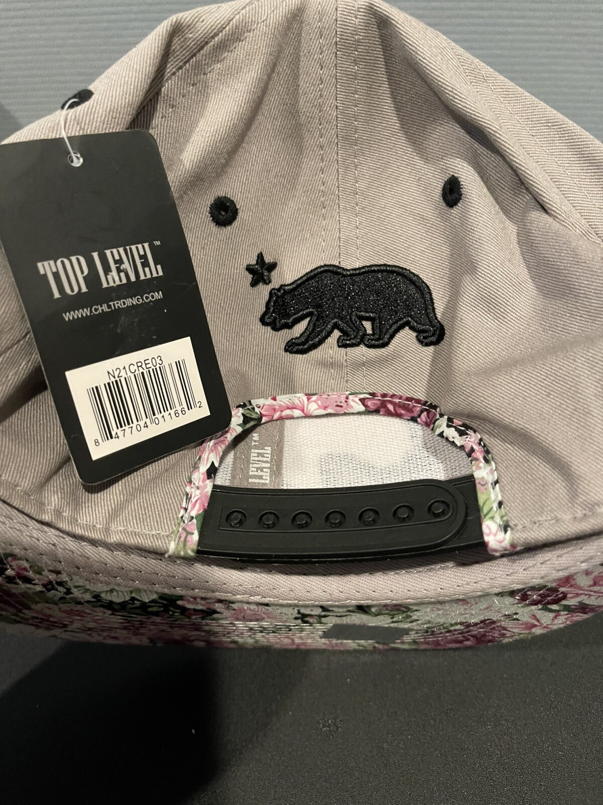 Top Level Mens California Republic Bear Snapback Cap Hat (Grey Flower)