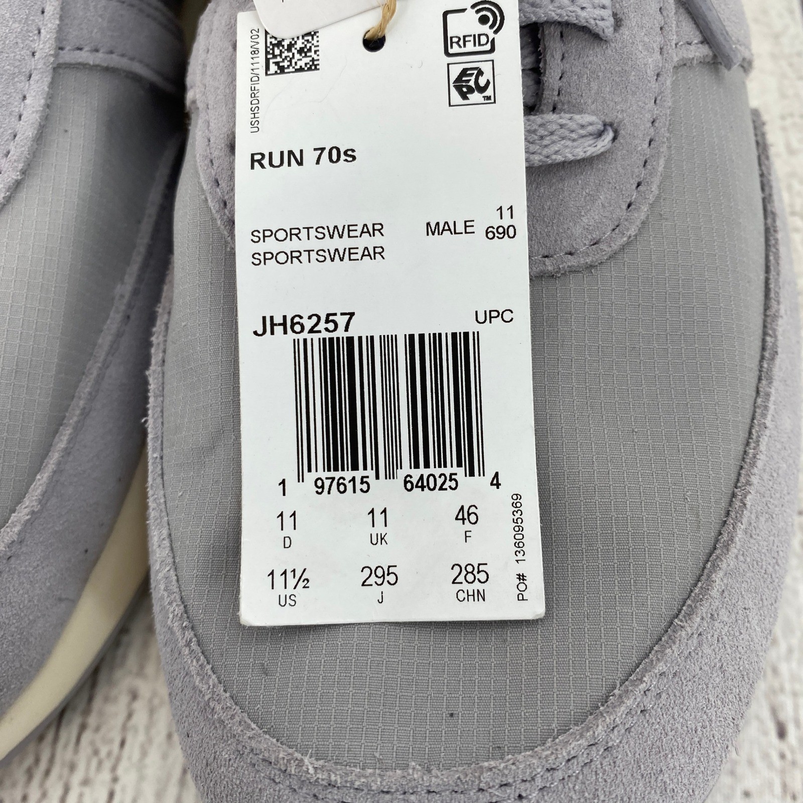 Adidas Run 70s Sneakers Mens 11.5 Grey Halo Retro Athletic Shoes Casual Comfort
