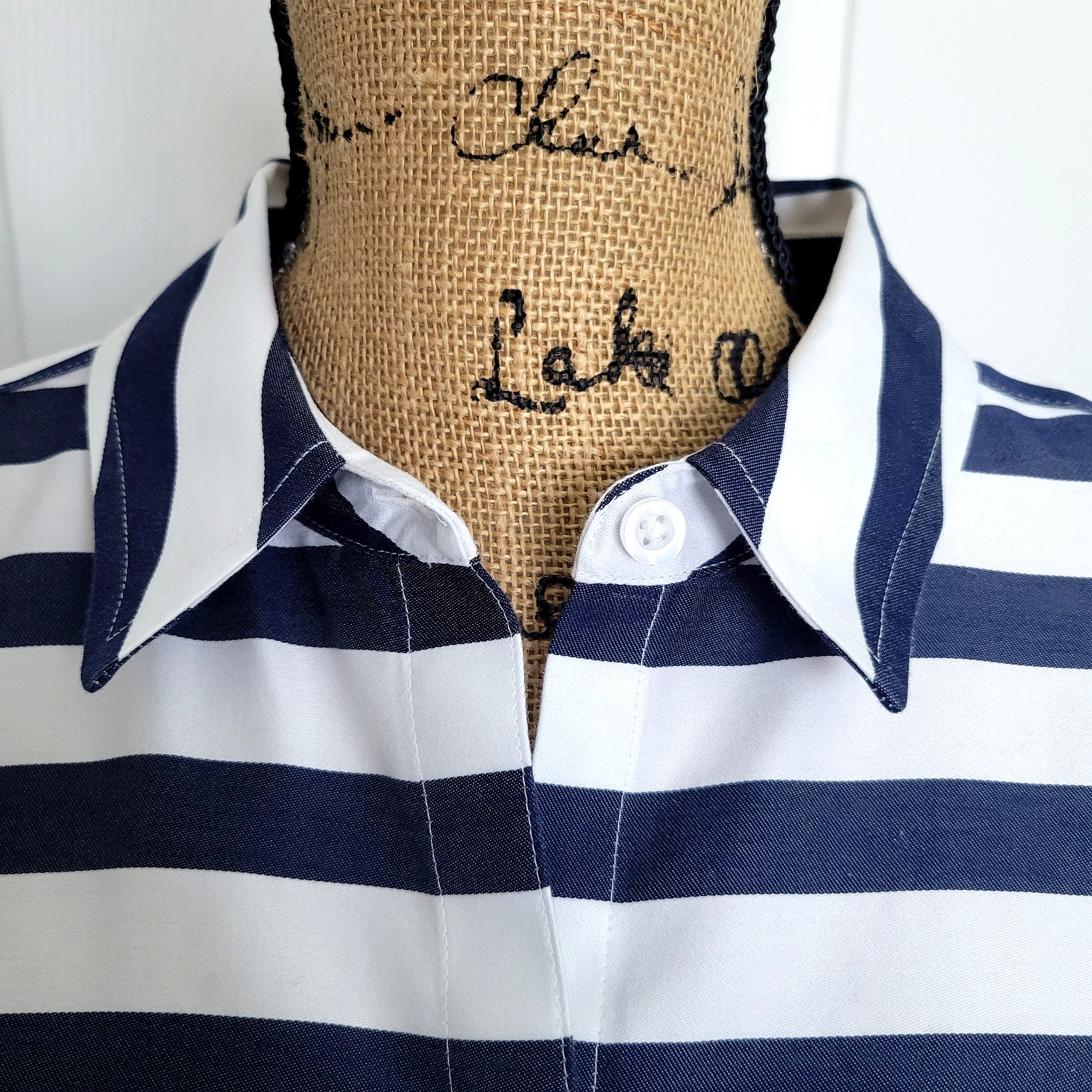 Chicos Shirt Womens 3.5 US XL 18 White Blue No Iron Stripe Pleated Stitch Back