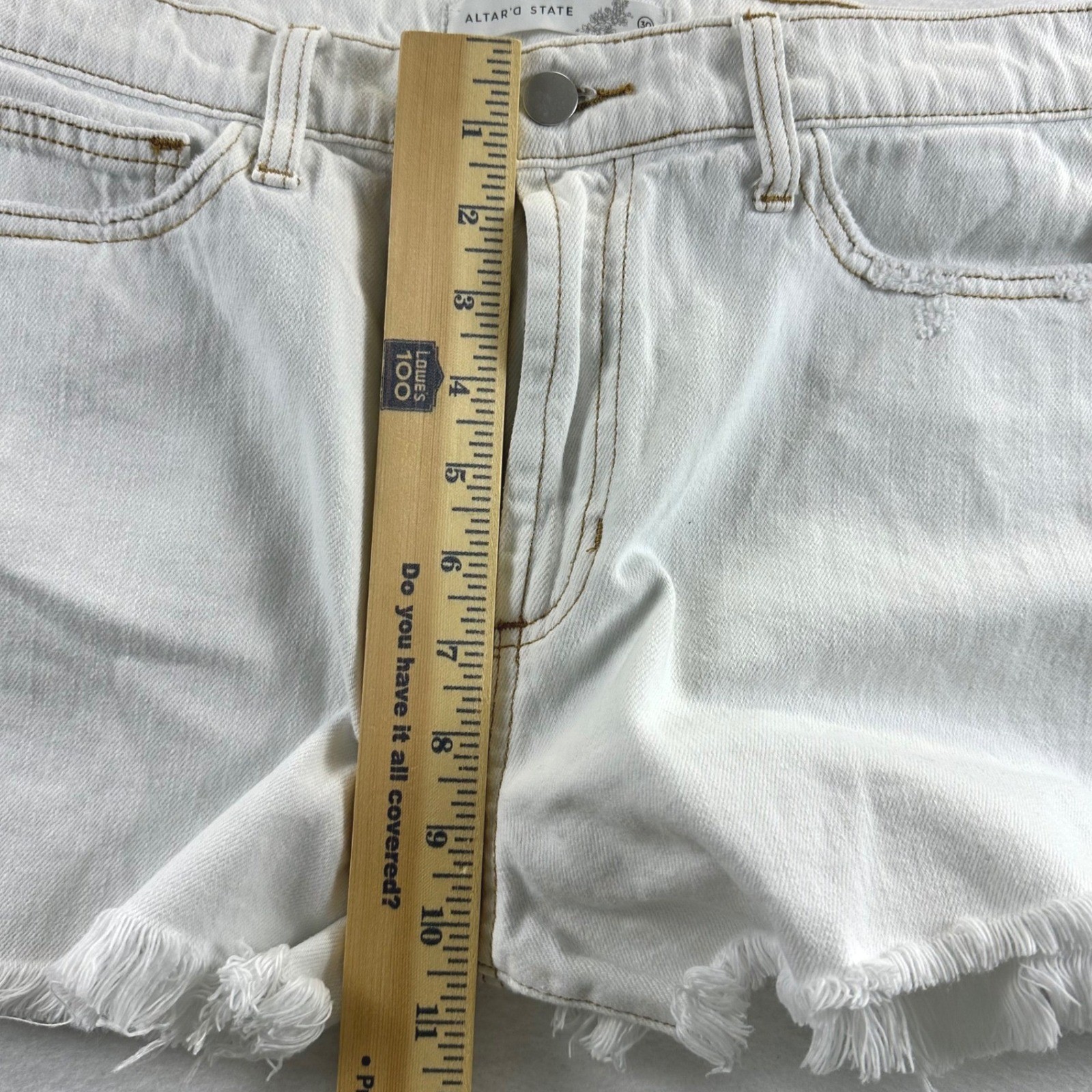 Altar’d State White Distressed High Rise Frayed Denim Shorts Size 30 SP-S7575-AT
