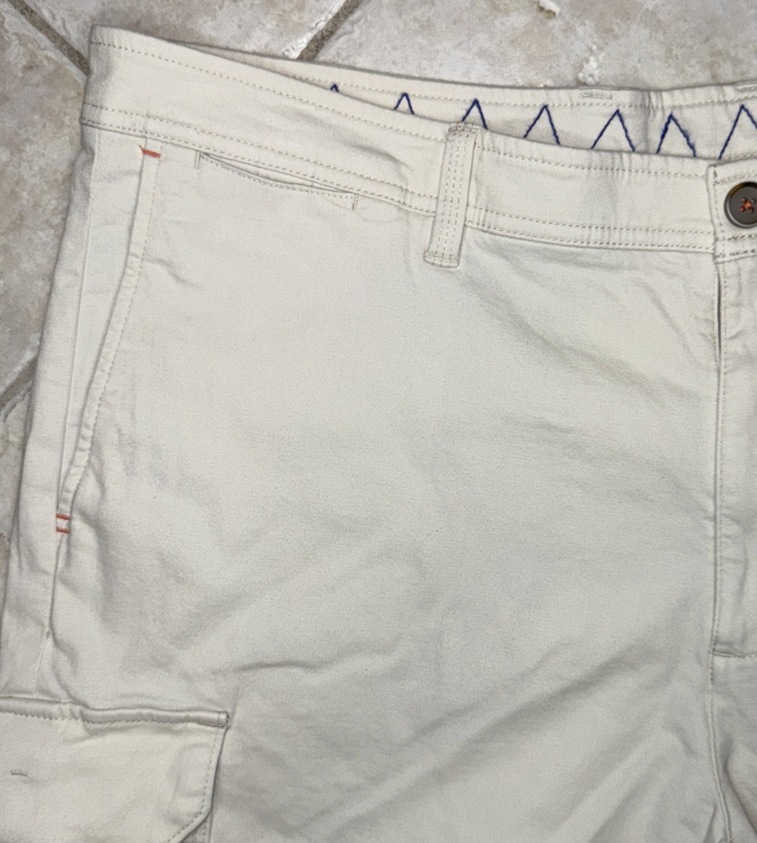 Tommy Bahama Cabo Coast Cargo Shorts Stretch Men 40 Chino 9″ Bleached Sand NWT