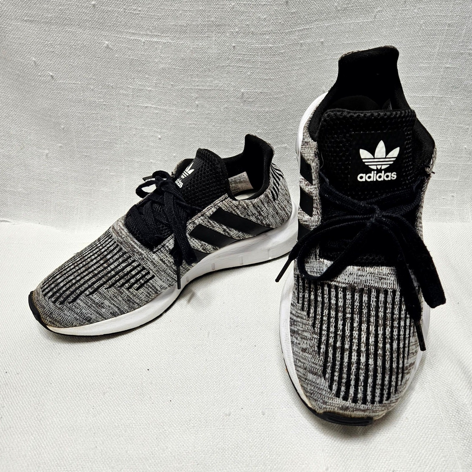 Adidas Swift Run Shoes Mens 4.5 Gray Black Knit Sneakers Running B37725