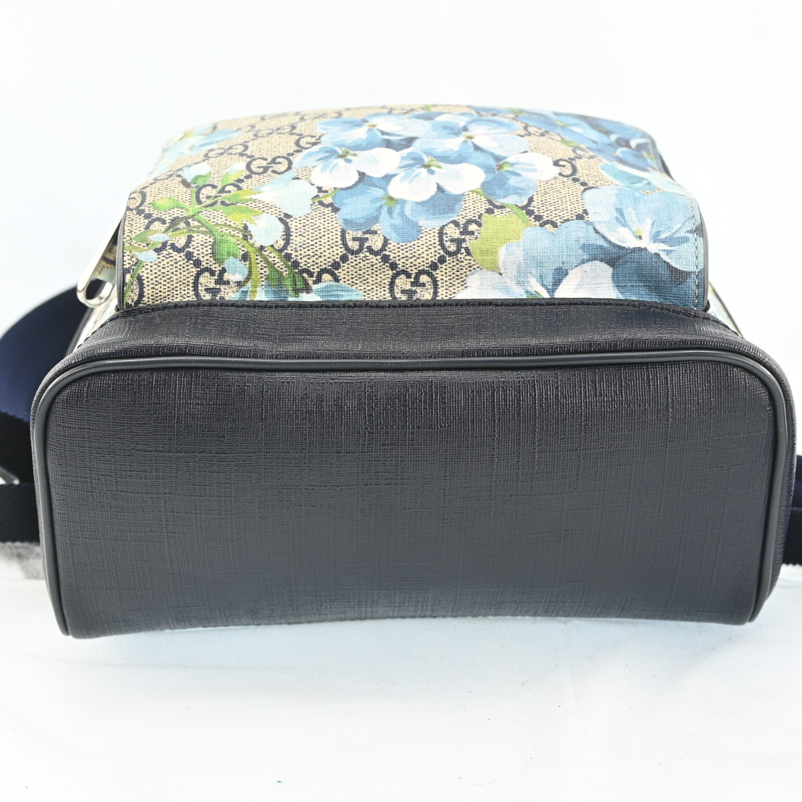 Auth GUCCI GG Blooms 546327 Beige Navy Multi PVC Leather Backpack C1765OO801