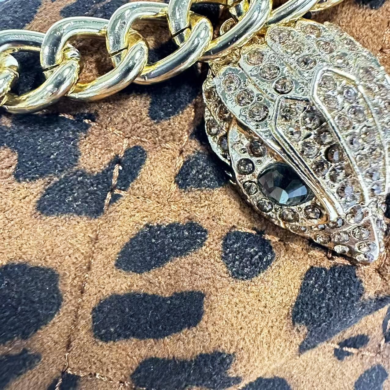 Kurt Geiger London Leopard Quilted Crossbody Bag Gold Eagle Chain 20×8×15 cm