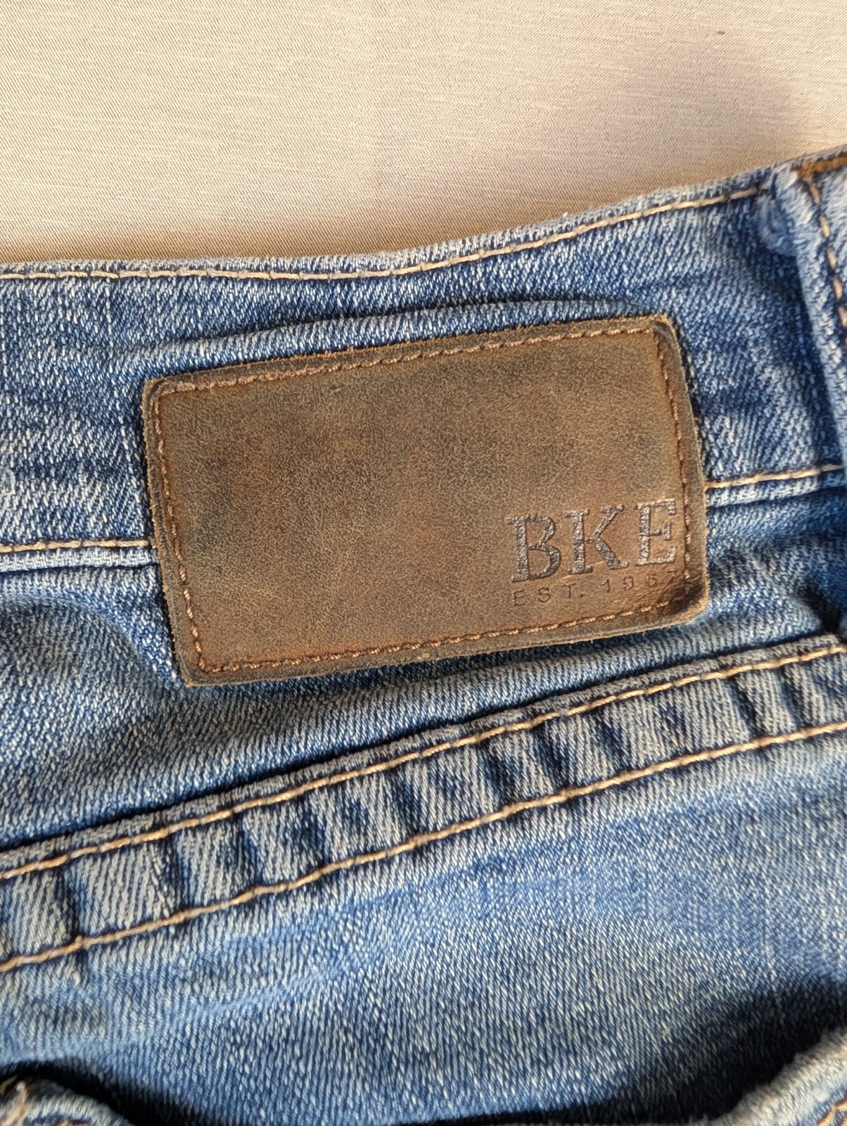 BKE Jake Straight Jeans Men’s 34X32 Medium Wash Distressed Heavy Whiskered