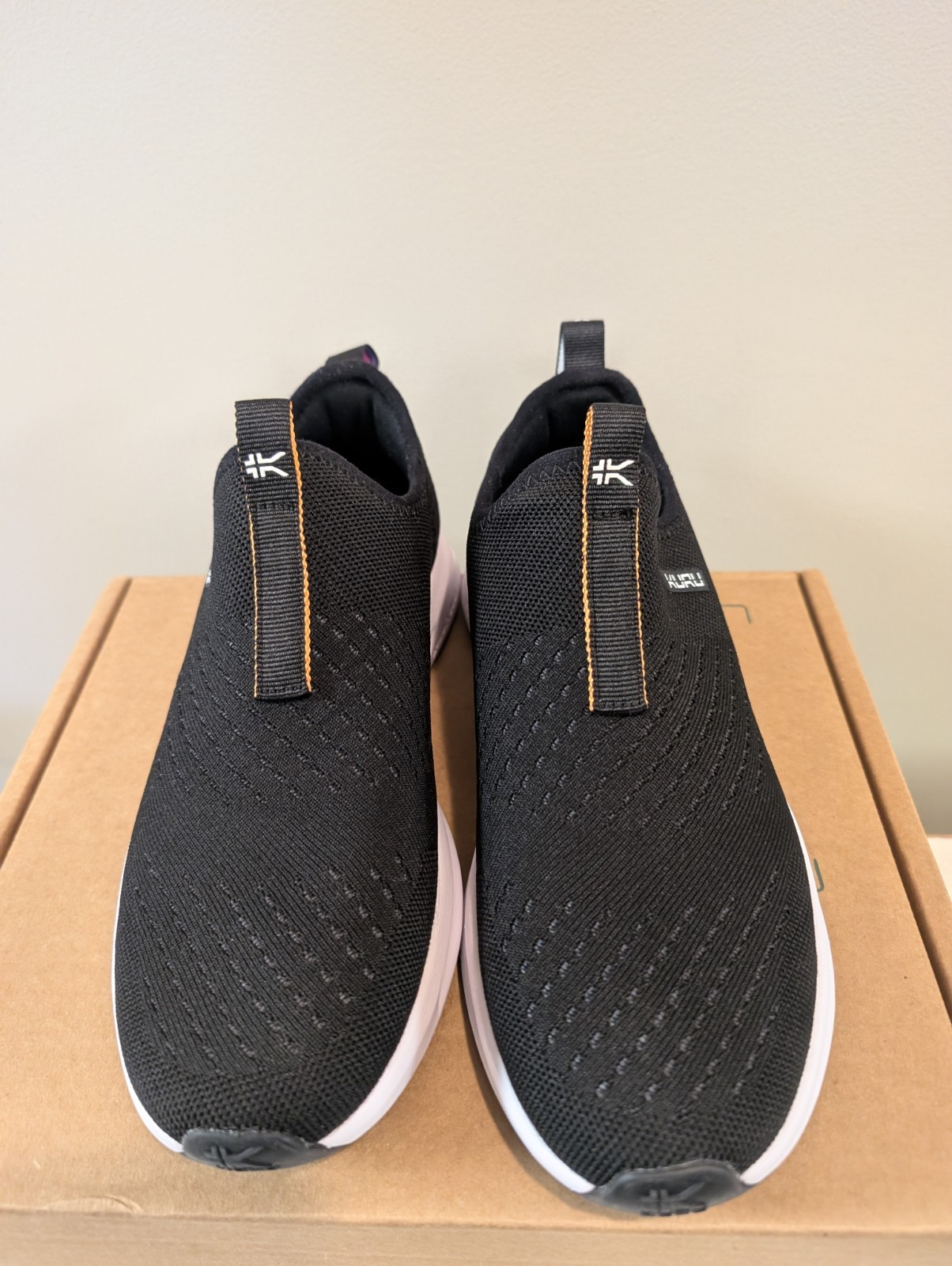 Kuru Atom Womens Size 8.5 Black White Athletic Walking Slip On Shoes Sneakers