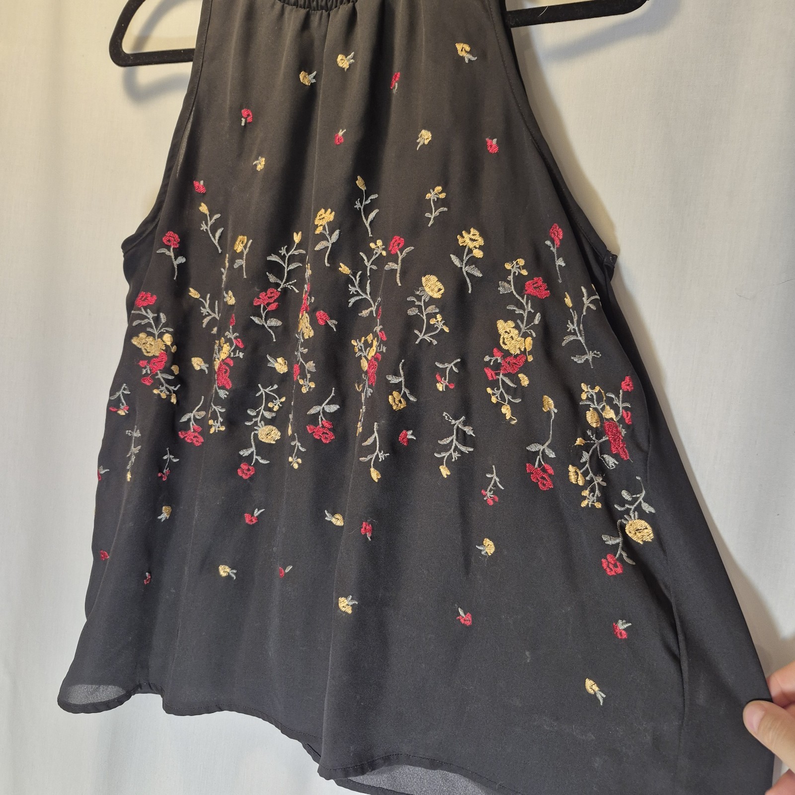 Chenault Black Embroidered Floral Mock Neck Sleeveless Blouse Top Size S