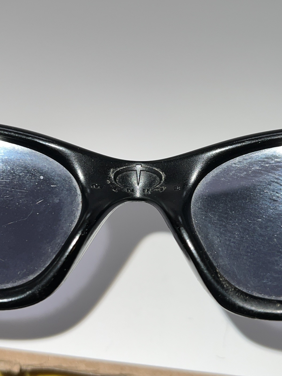 Vintage Oakley Sunglasses Minute 1.0 Black Silver Red Icons Made in USA *READ