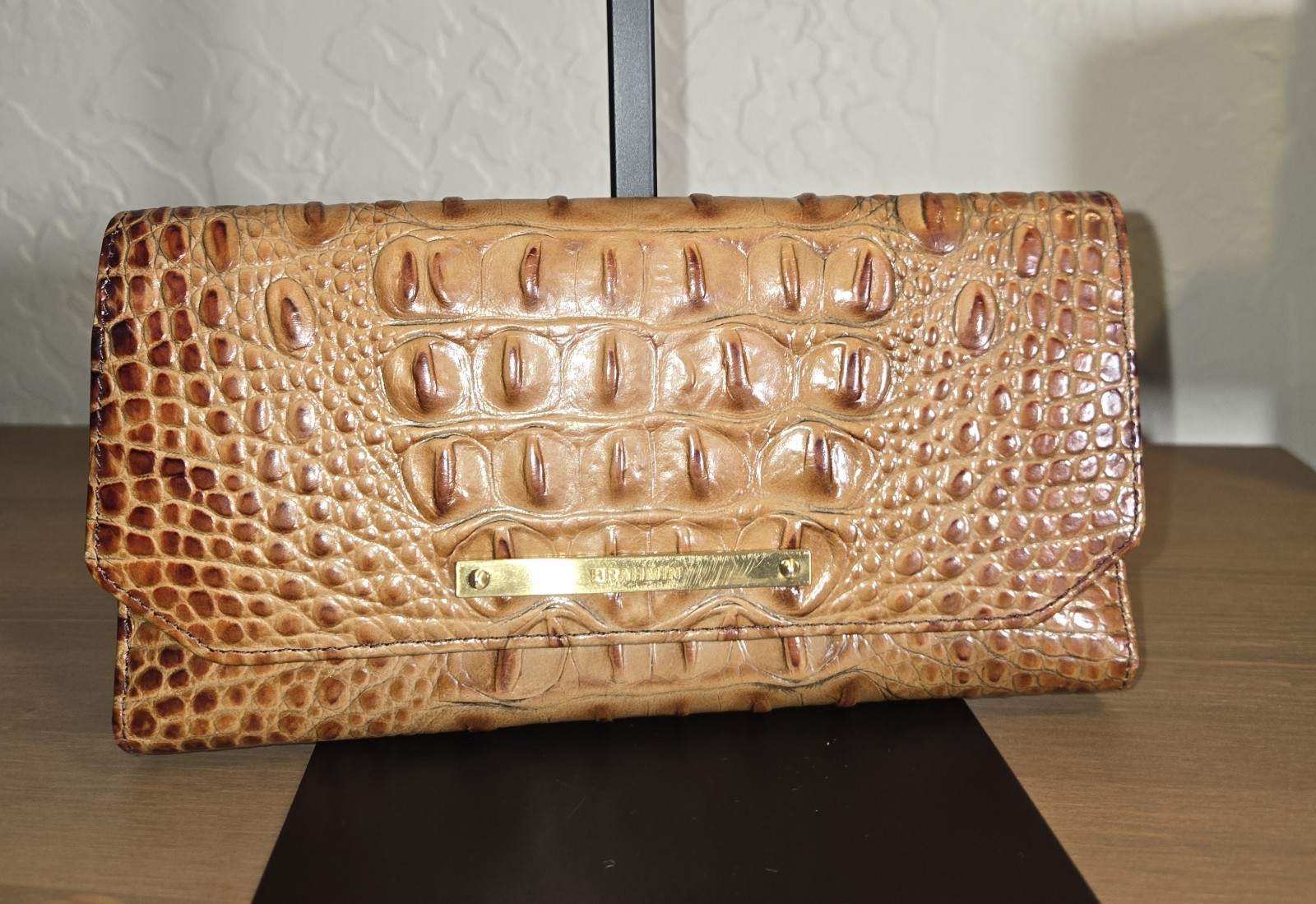 Brahmin Brown Croc Pattern Wallet Snap, Zip Pocket, ID Window 7.75 x 4.5