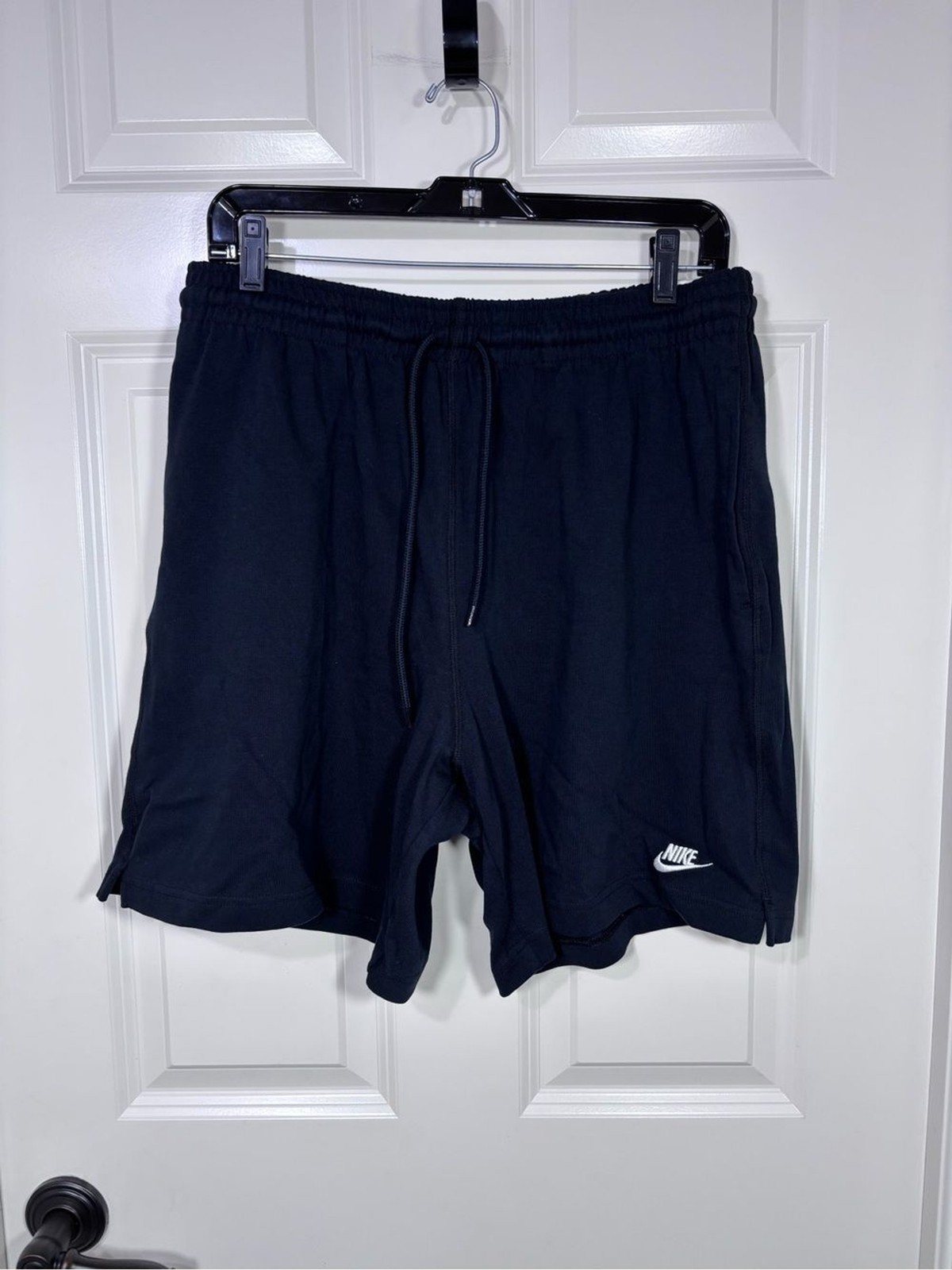 NWT Nike Standard Fit Mid Thigh Length Athletic Shorts Men’s M Black