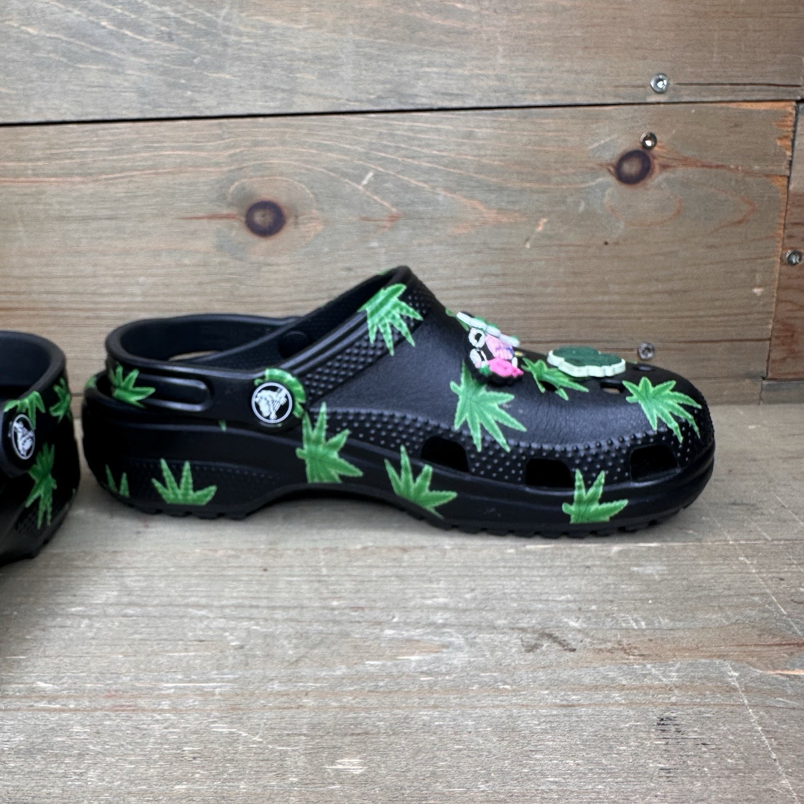 Crocs Classic Clogs Hemp Leaf Black Weed Pot Leaf Marijuana Size W6/M4
