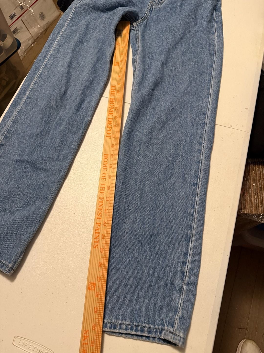 Levi’s Women’s Low Pro Straight Jeans in Medium Wash Size 26